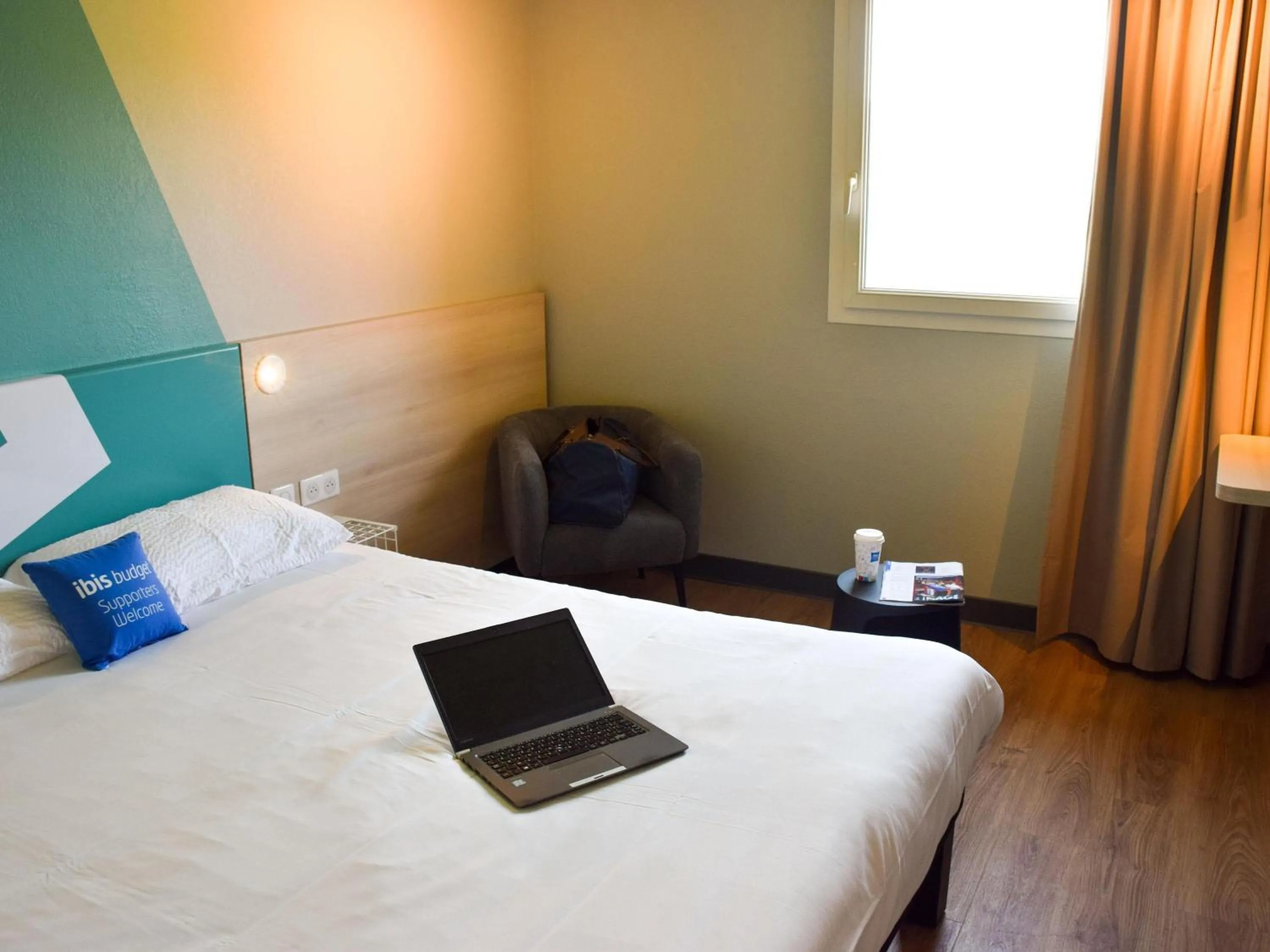 Bedroom, Bed in ibis Budget Millau Viaduc