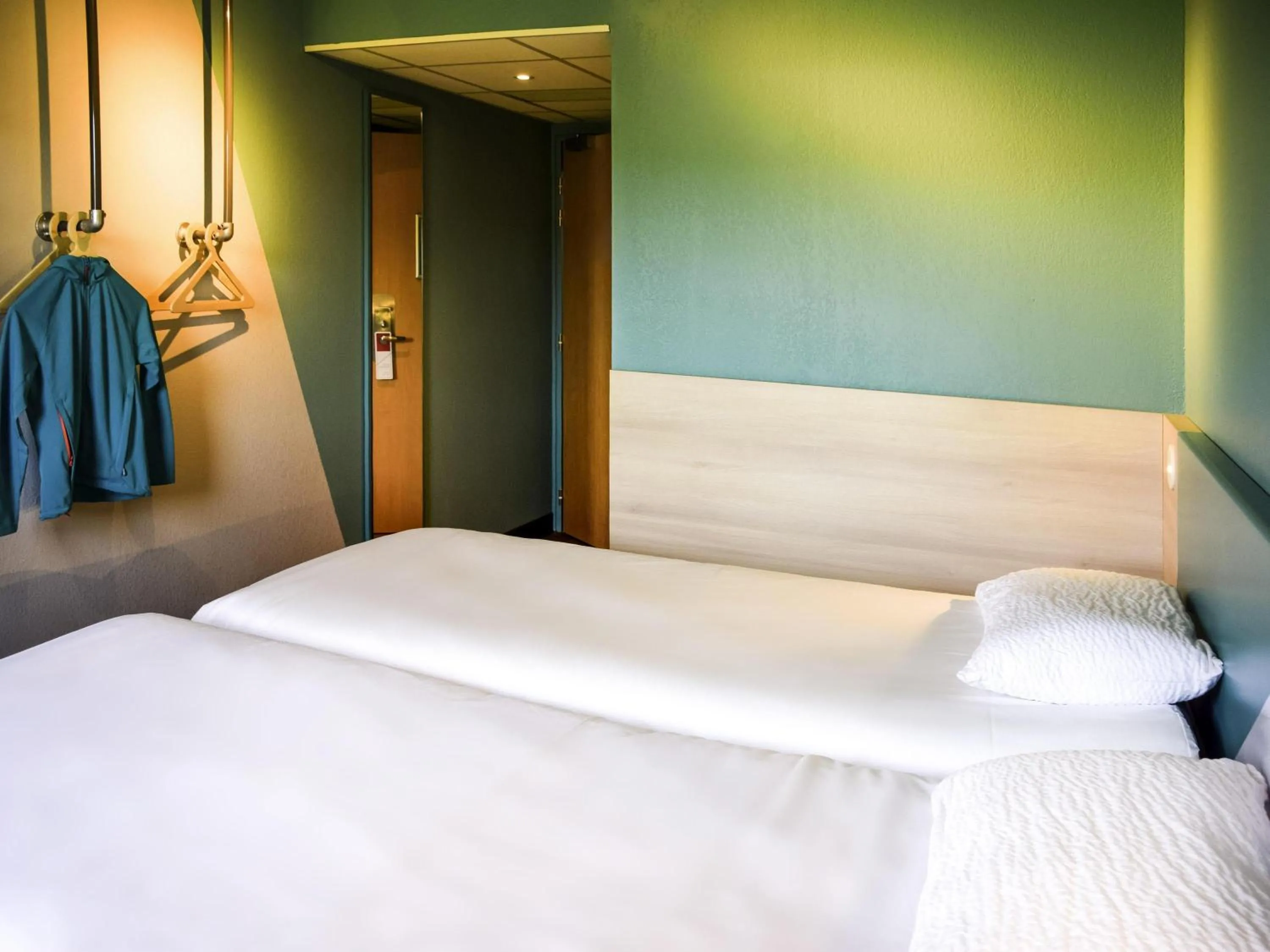 Bedroom, Bed in ibis Budget Millau Viaduc