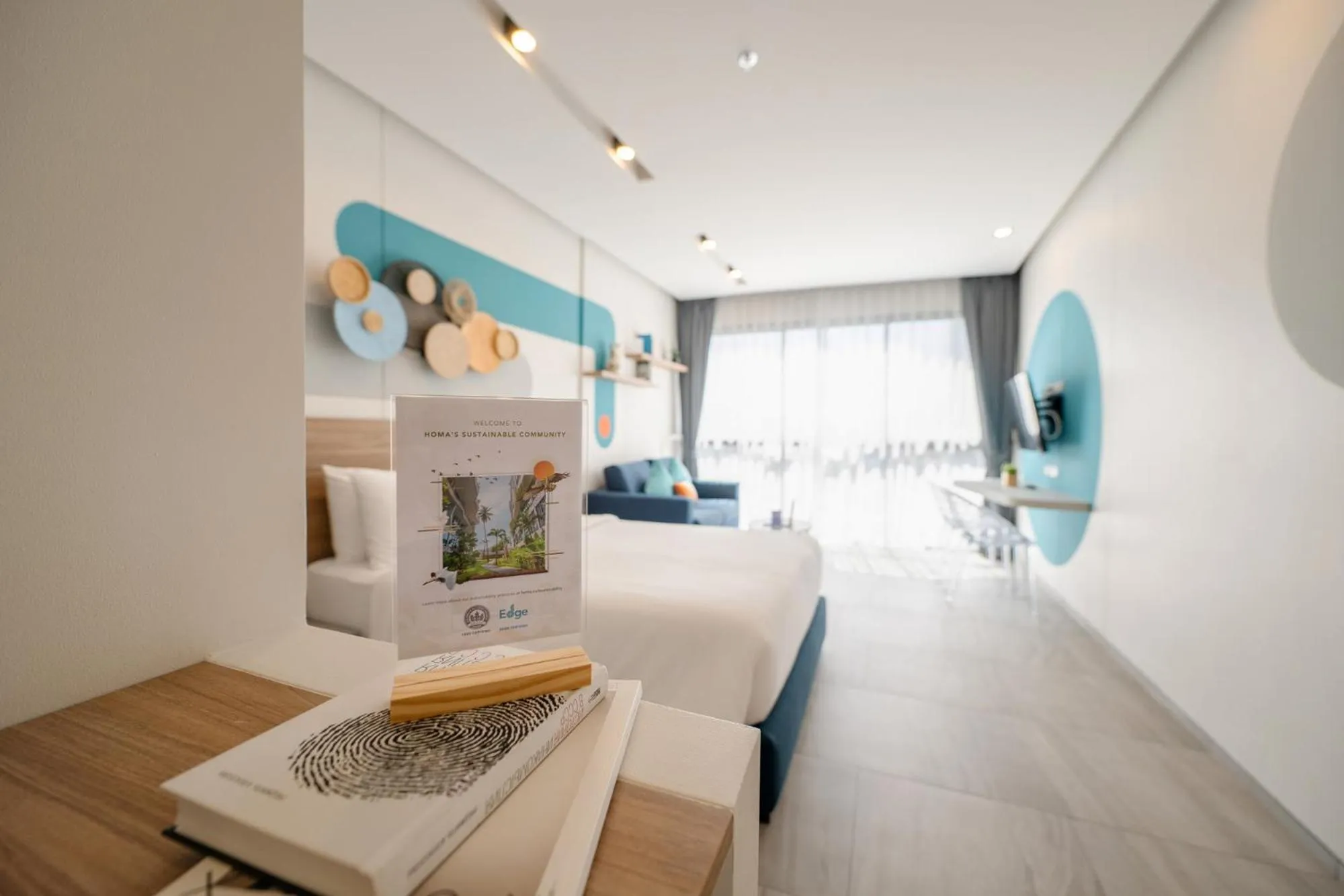 Photo of the whole room, Bed in HOMA Phuket Town