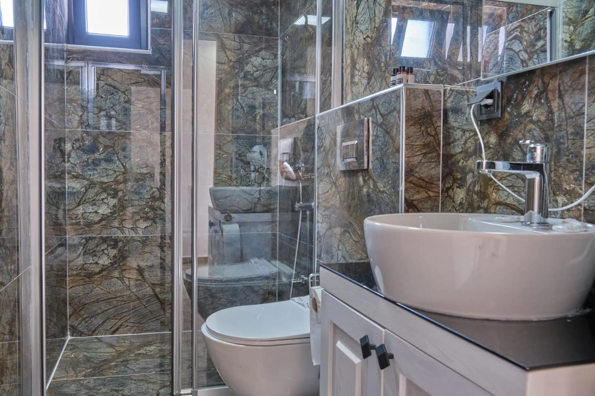 Bathroom in KALİSPERA HOTEL