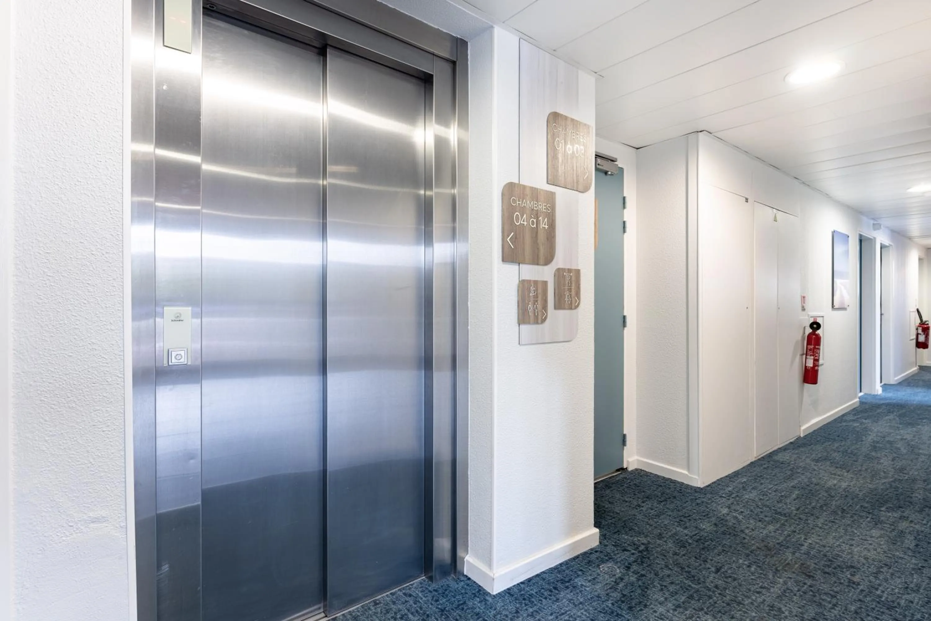 elevator in All Suites Le Teich – Bassin d’Arcachon