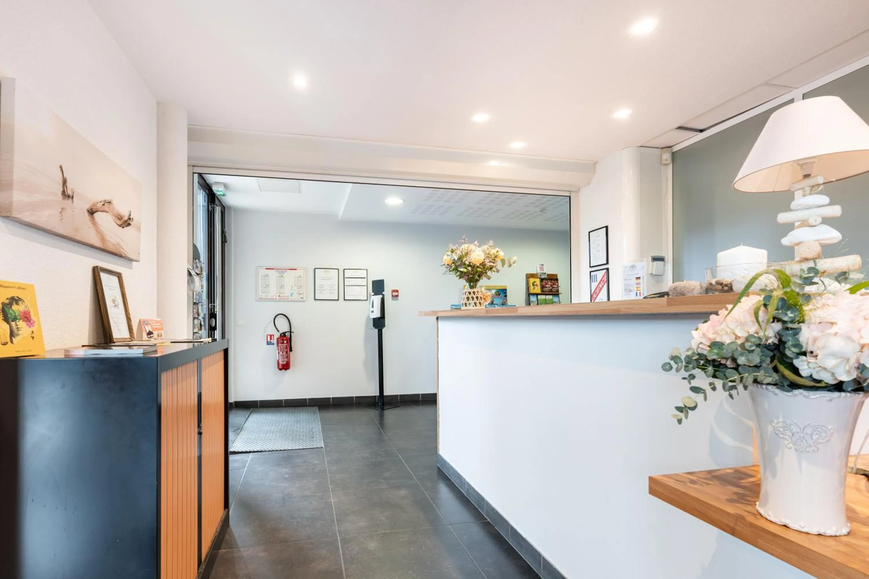 Lobby or reception in All Suites Le Teich – Bassin d’Arcachon