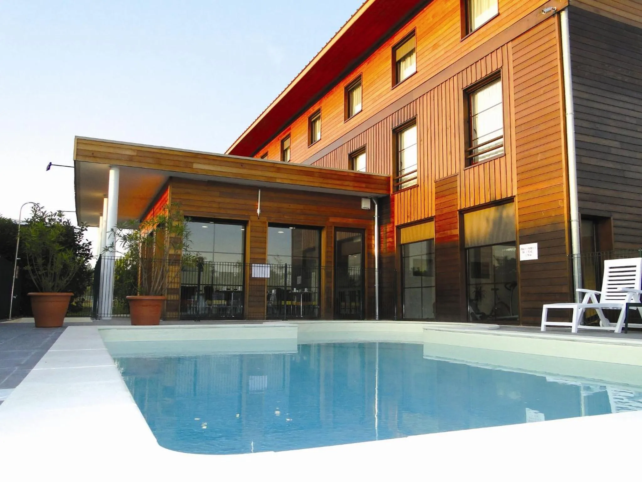 Swimming pool in All Suites Le Teich – Bassin d’Arcachon