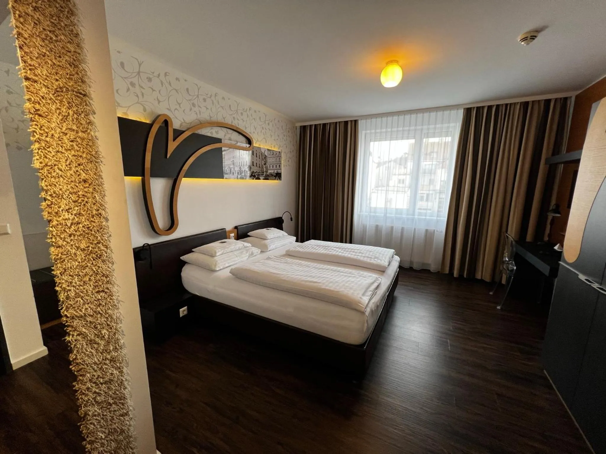 Bed in H+ Hotel Ried