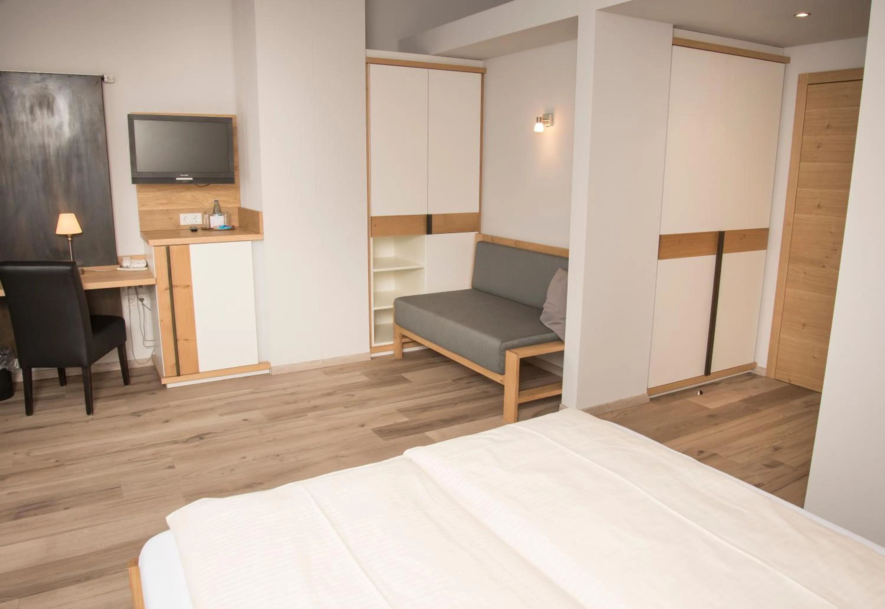 Photo of the whole room, Bed in Gasthof zum Goldenen Lamm