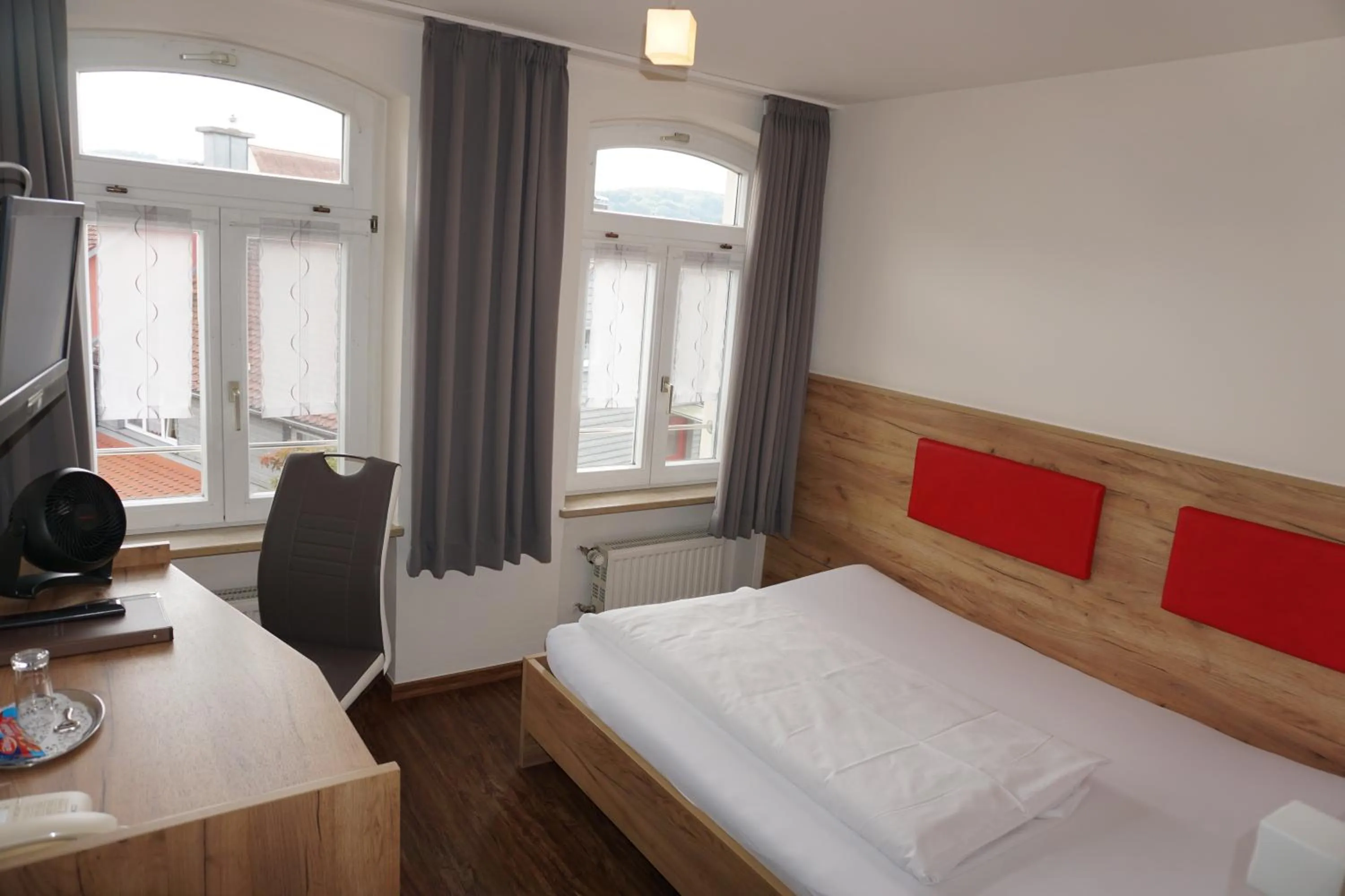 Photo of the whole room, Bed in Gasthof zum Goldenen Lamm