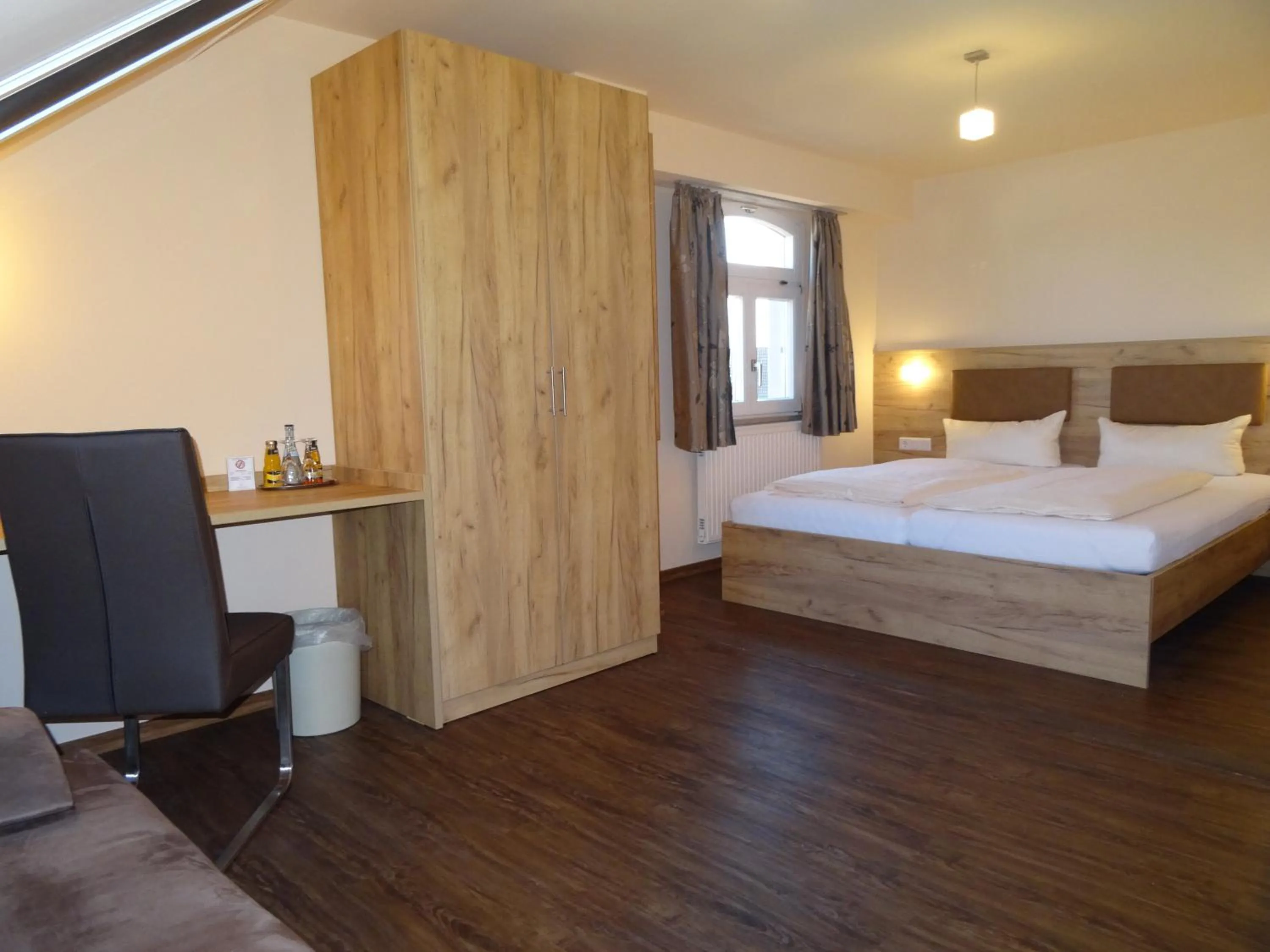 Photo of the whole room, Bed in Gasthof zum Goldenen Lamm