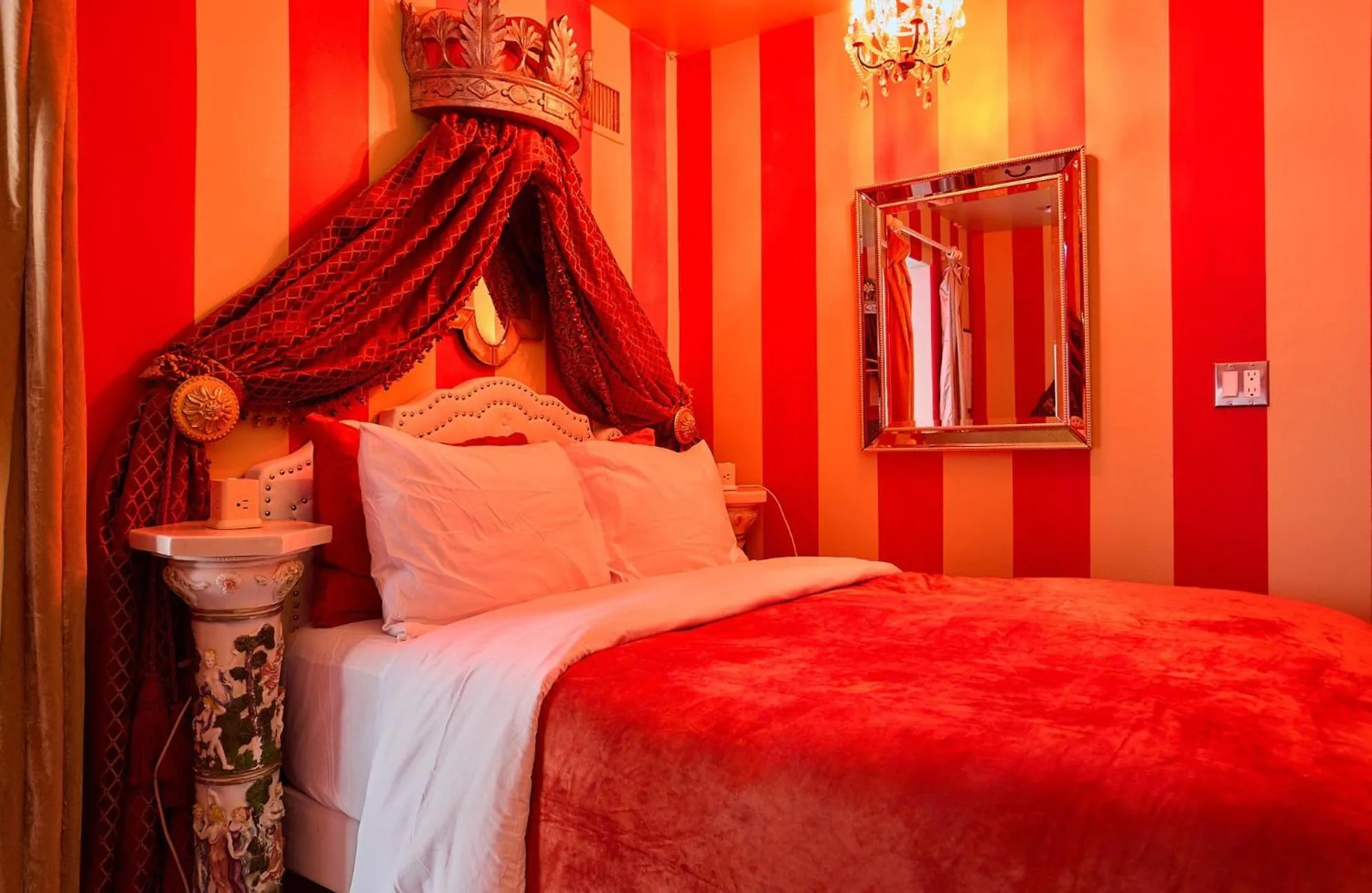 Bed in Beverly Hills Spanish