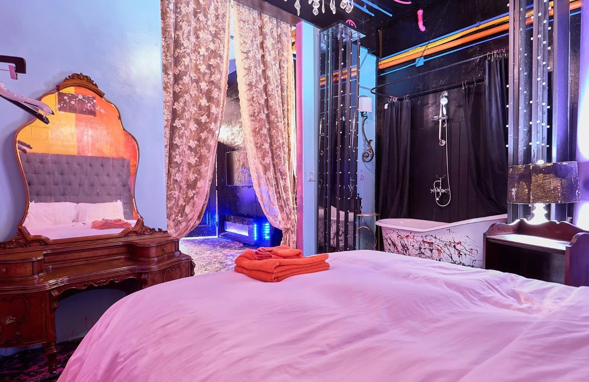 Bed in Beverly Hills Spanish