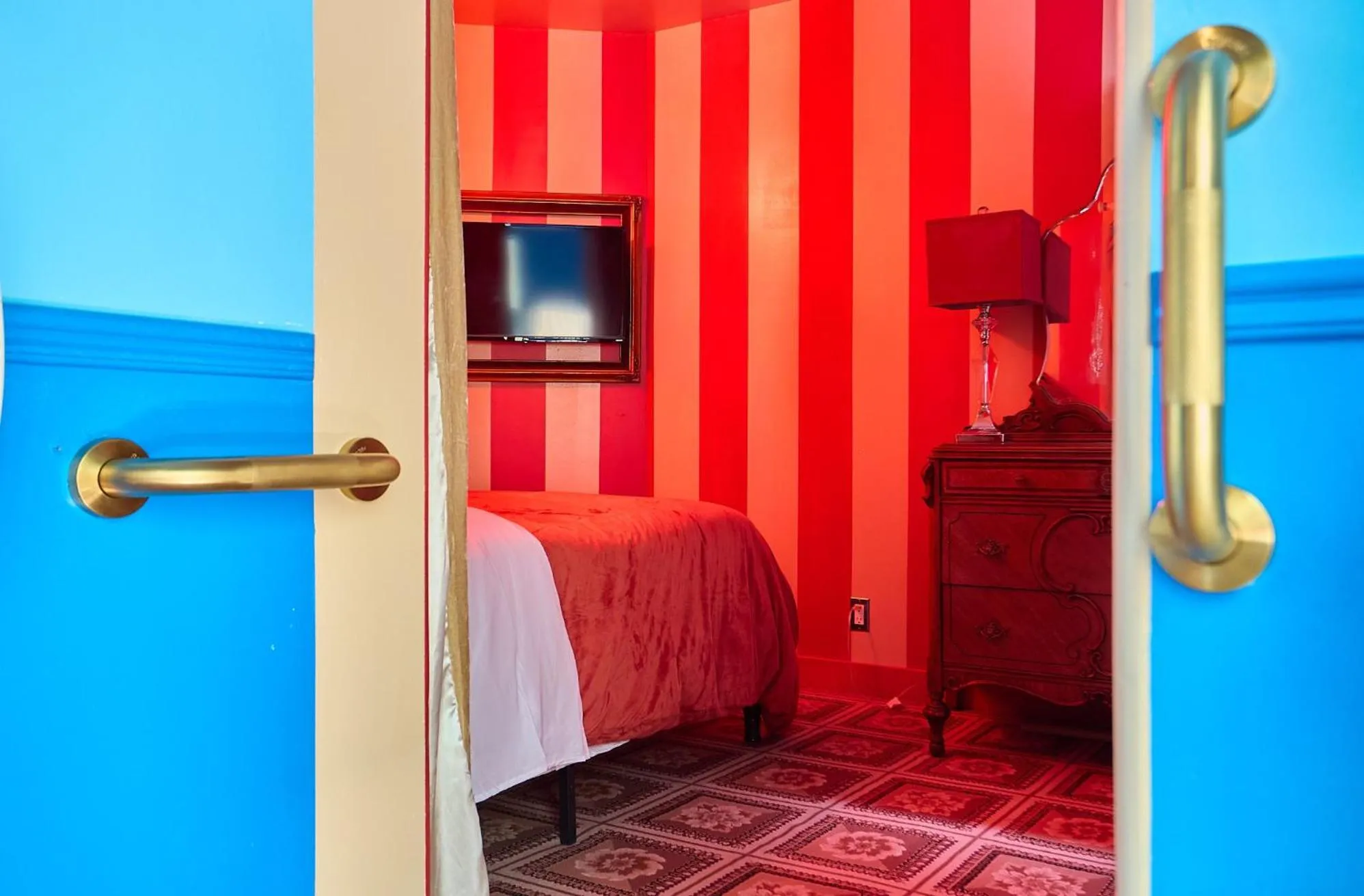 Bed in Beverly Hills Spanish