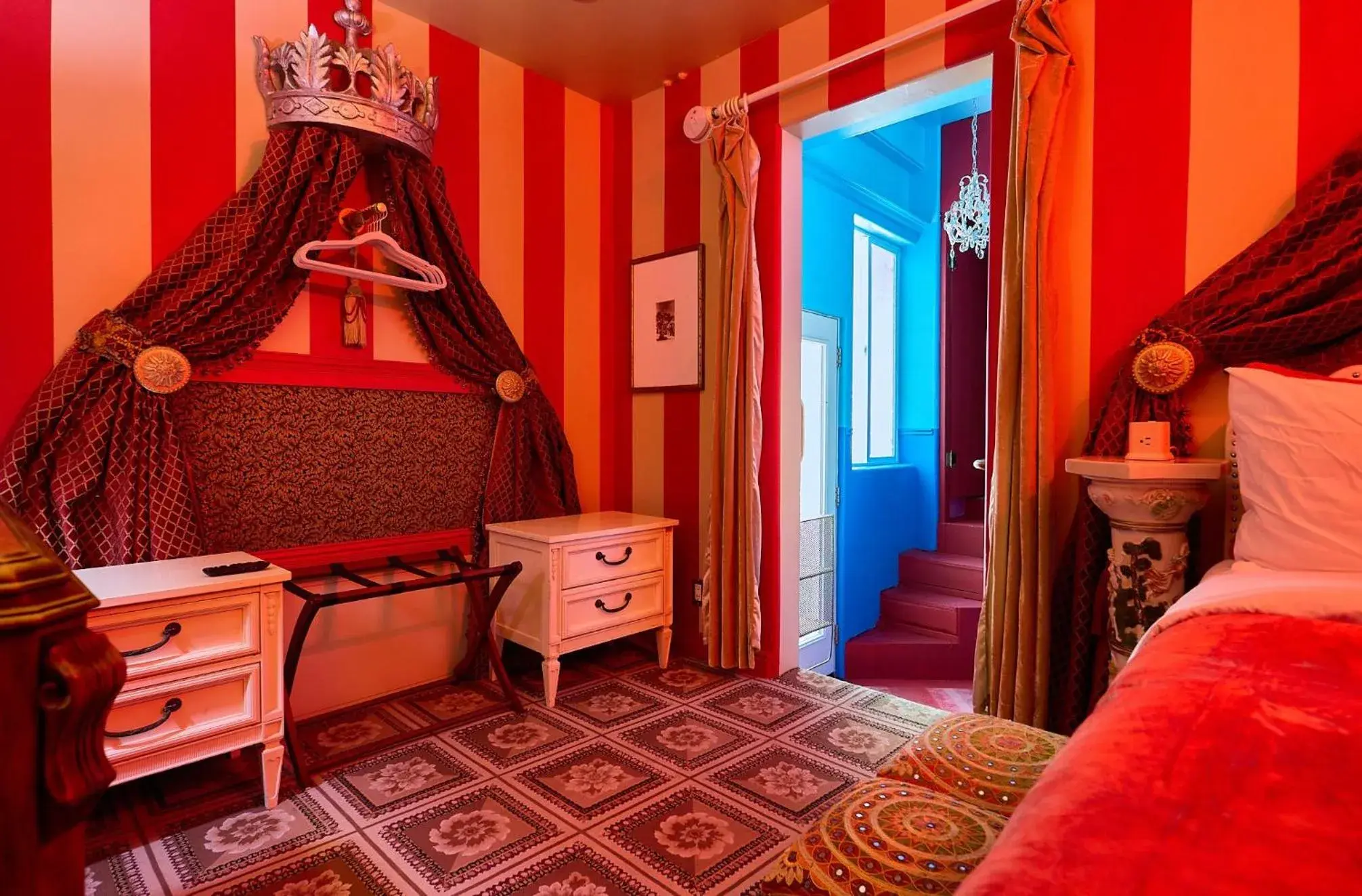 Studio in Beverly Hills Spanish Studio in Beverly Hills Spanish