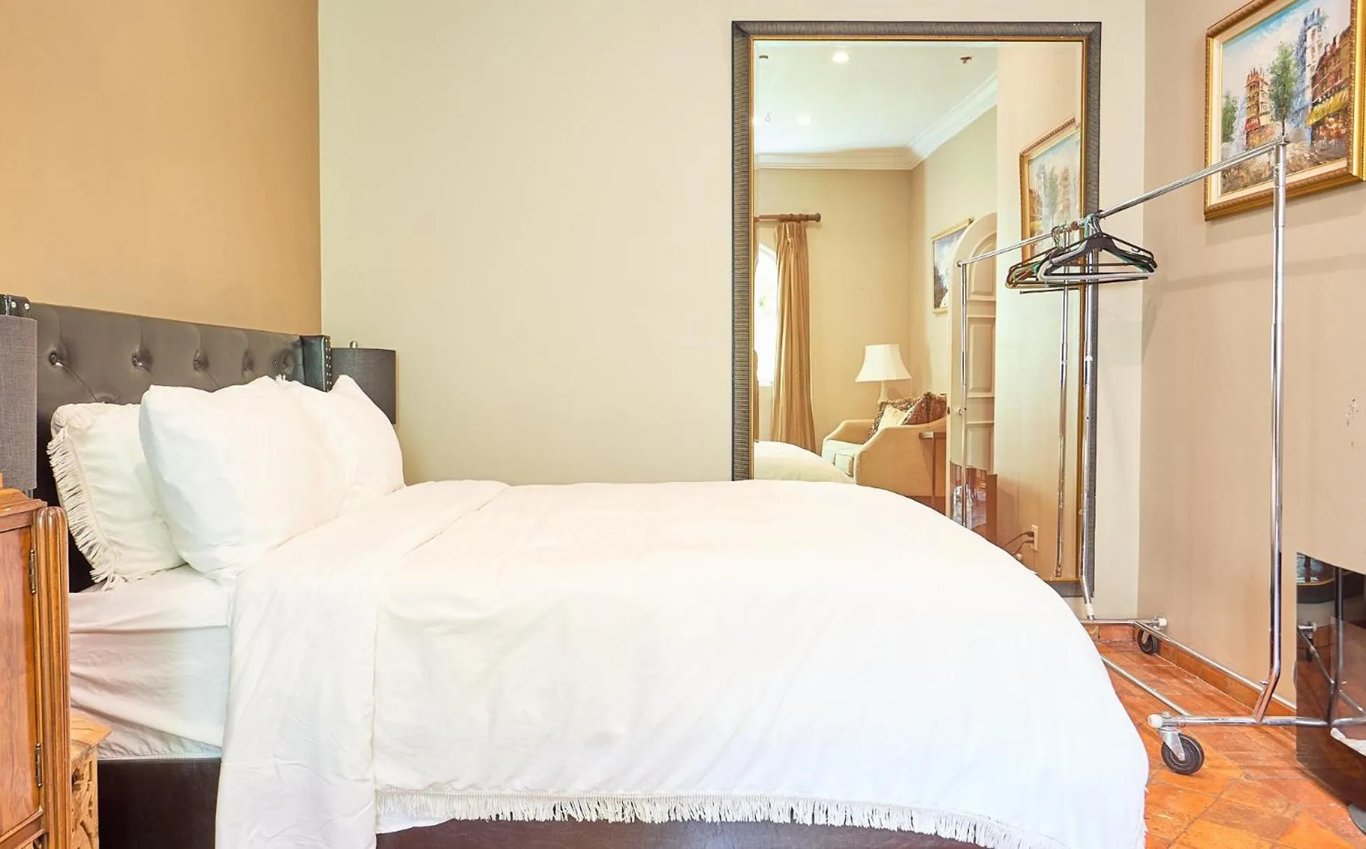 Bed in Beverly Hills Spanish