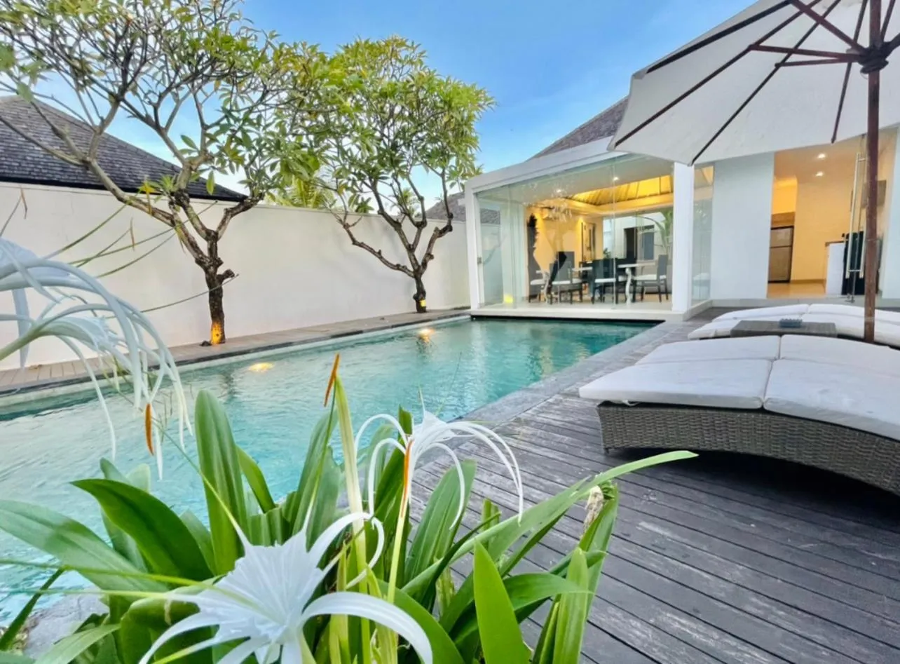 Swimming pool in Alami Luxury Villa