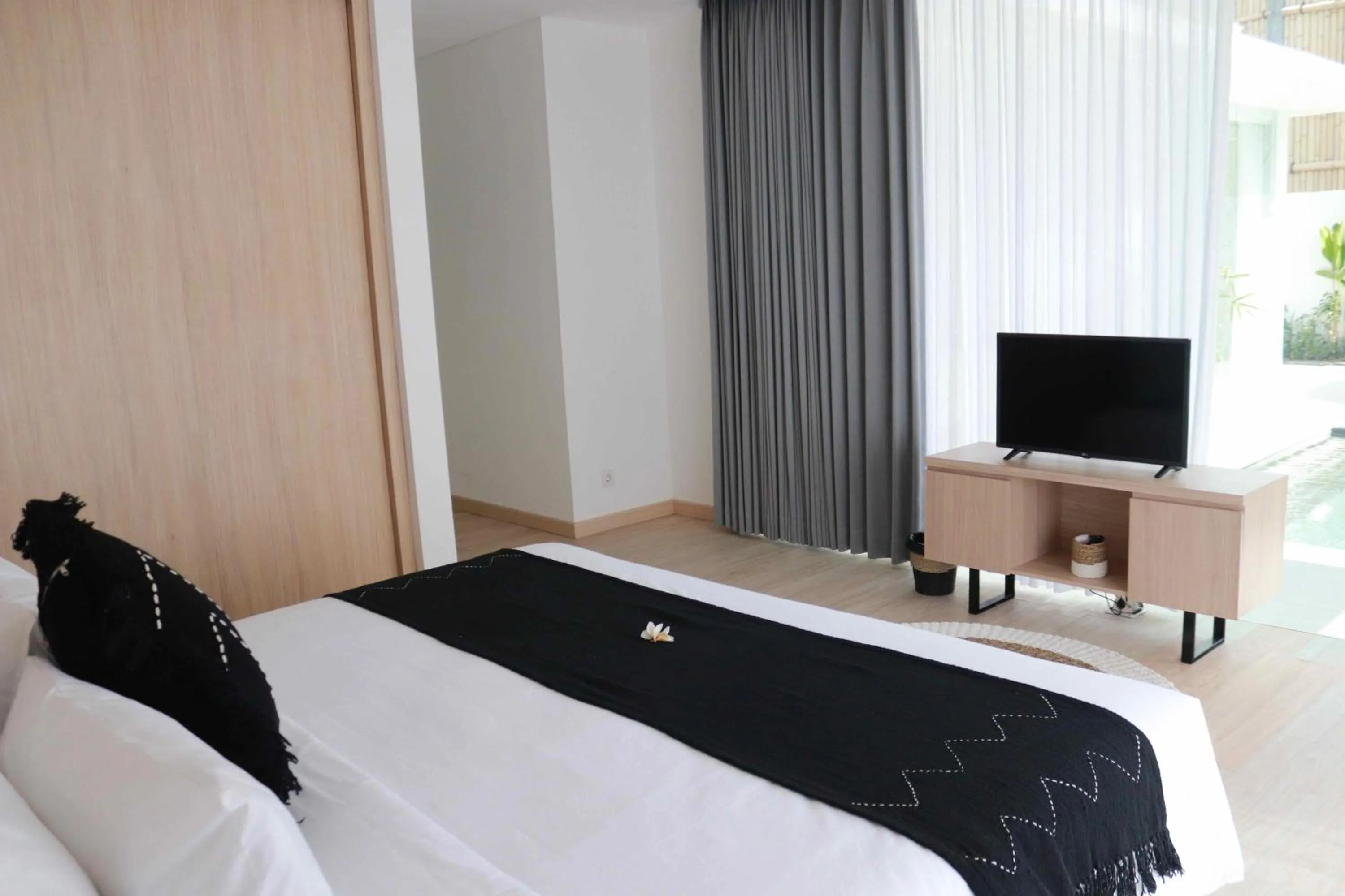 Bedroom, Bed in Alami Luxury Villa