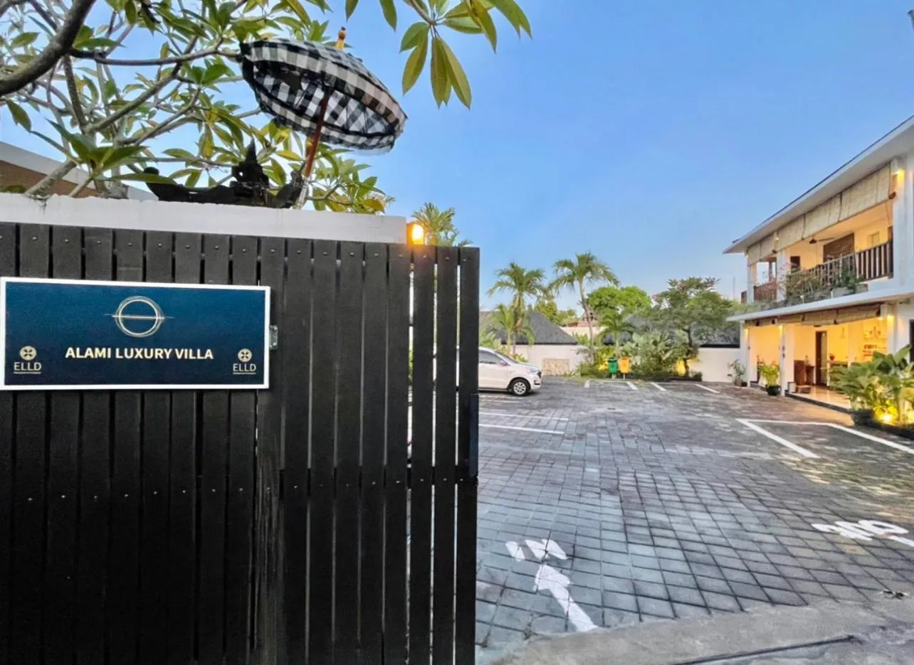 Facade/entrance in Alami Luxury Villa