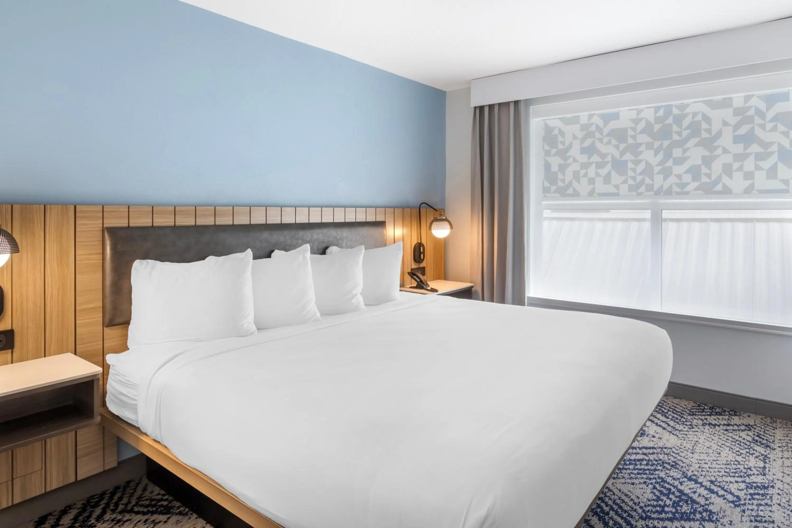 Bed in Country Inn & Suites By Radisson, Savannah Airport, GA