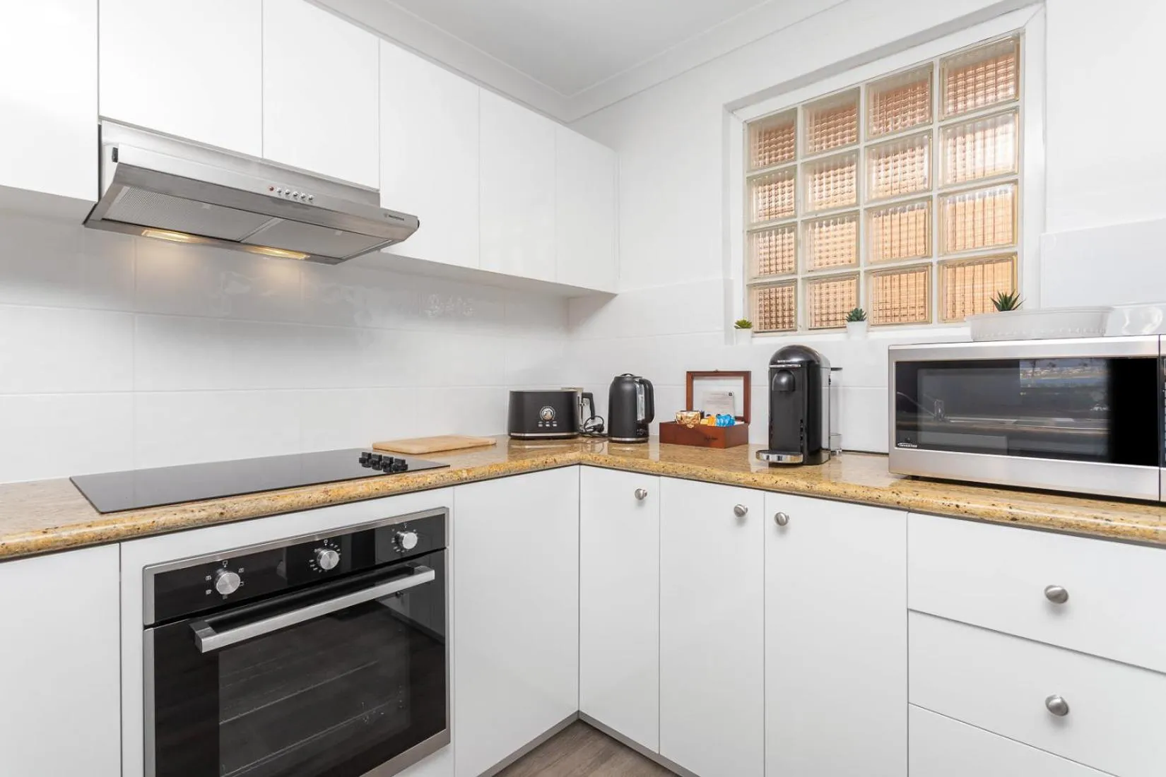 Kitchen or kitchenette in Nautica Residences Hillarys