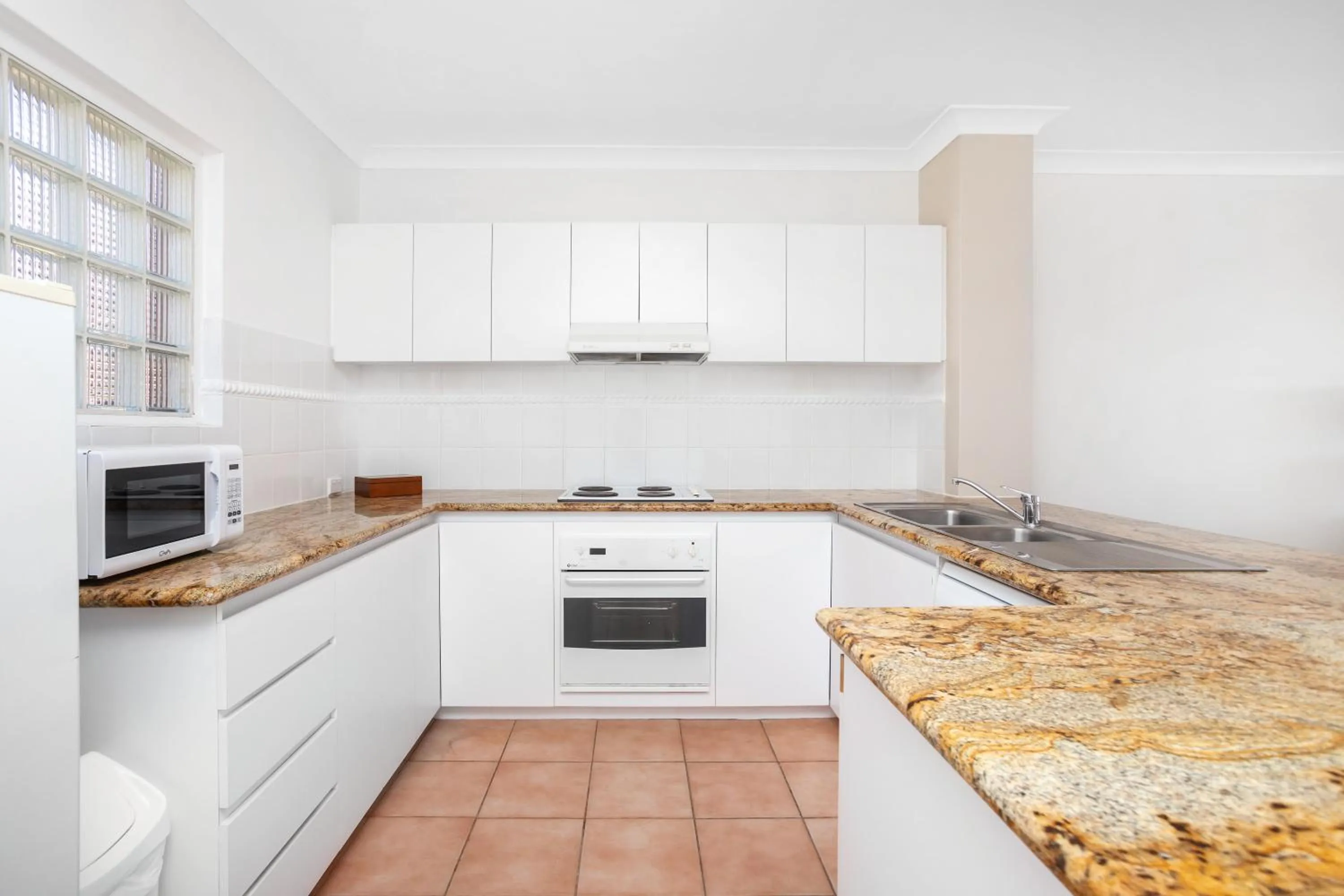 Kitchen or kitchenette in Nautica Residences Hillarys