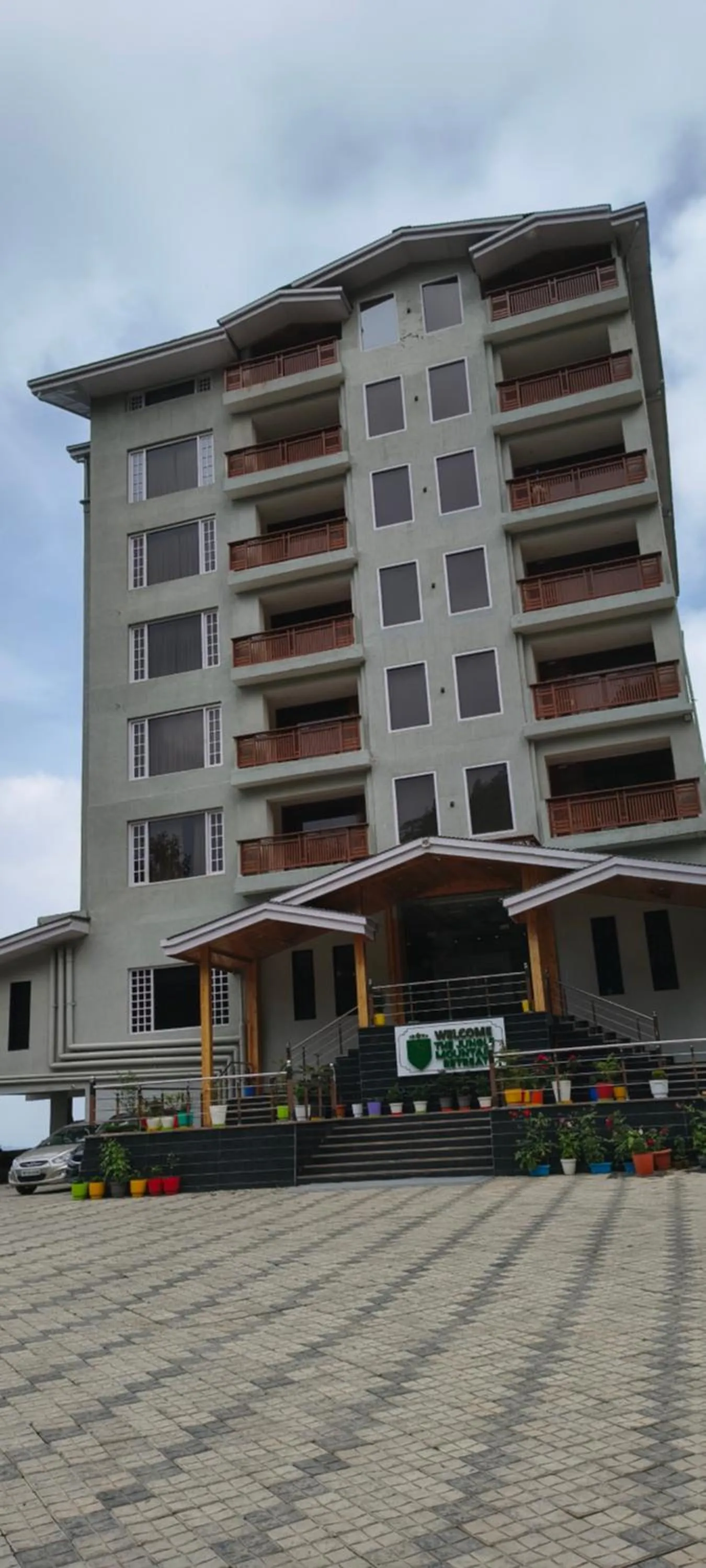 Parking in The Jungle Mountain Retreat