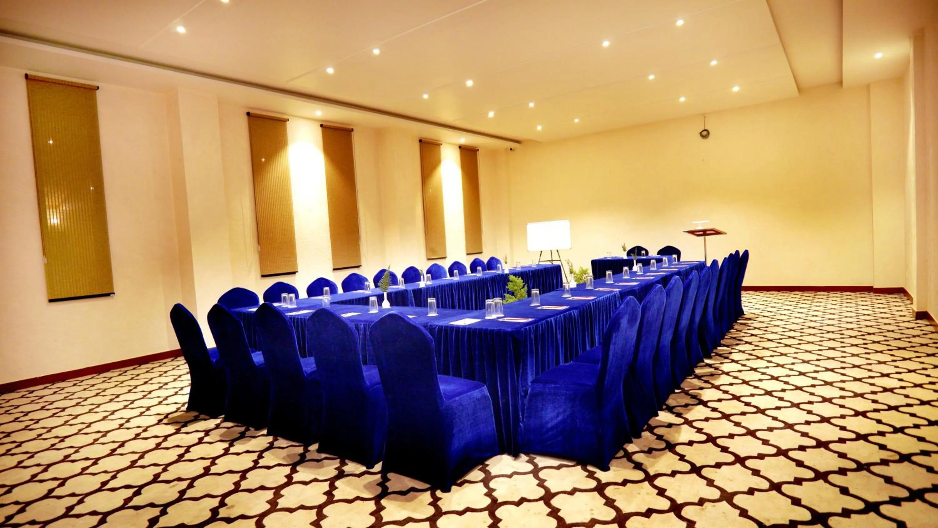 Meeting/conference room in The Jungle Mountain Retreat