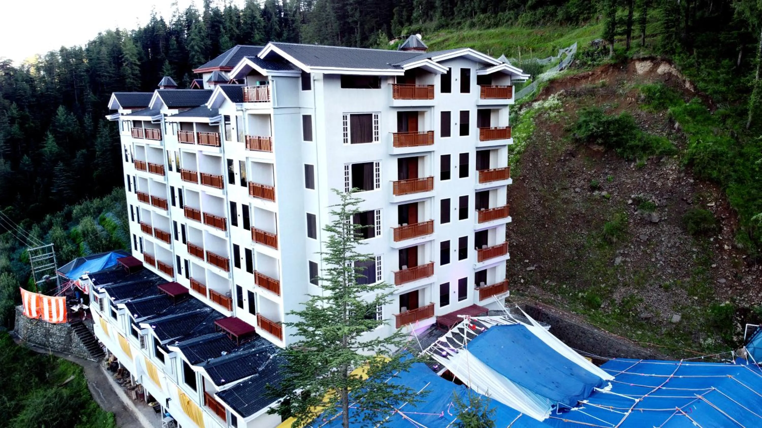 Property building in The Jungle Mountain Retreat
