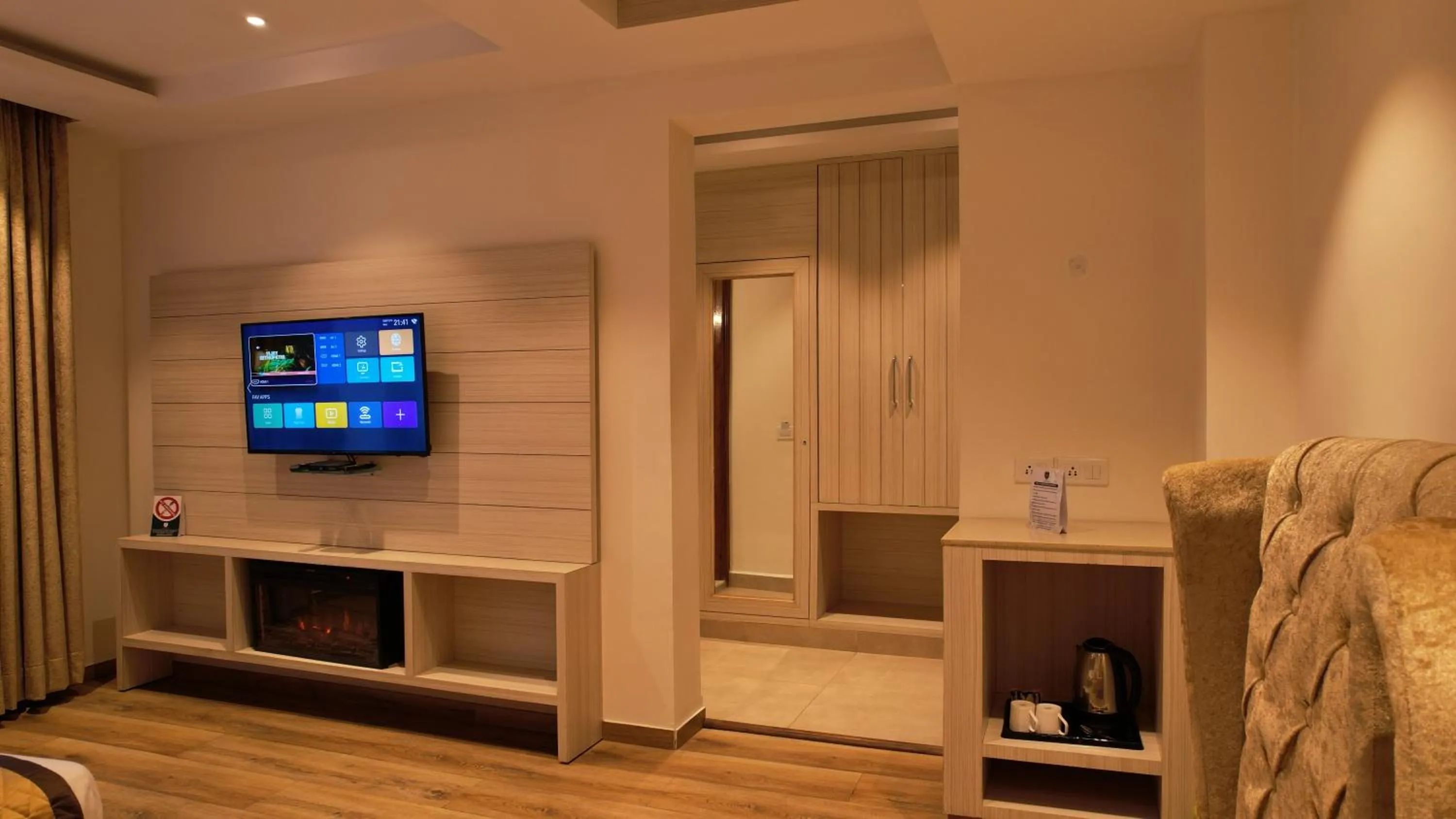 TV and multimedia in The Jungle Mountain Retreat