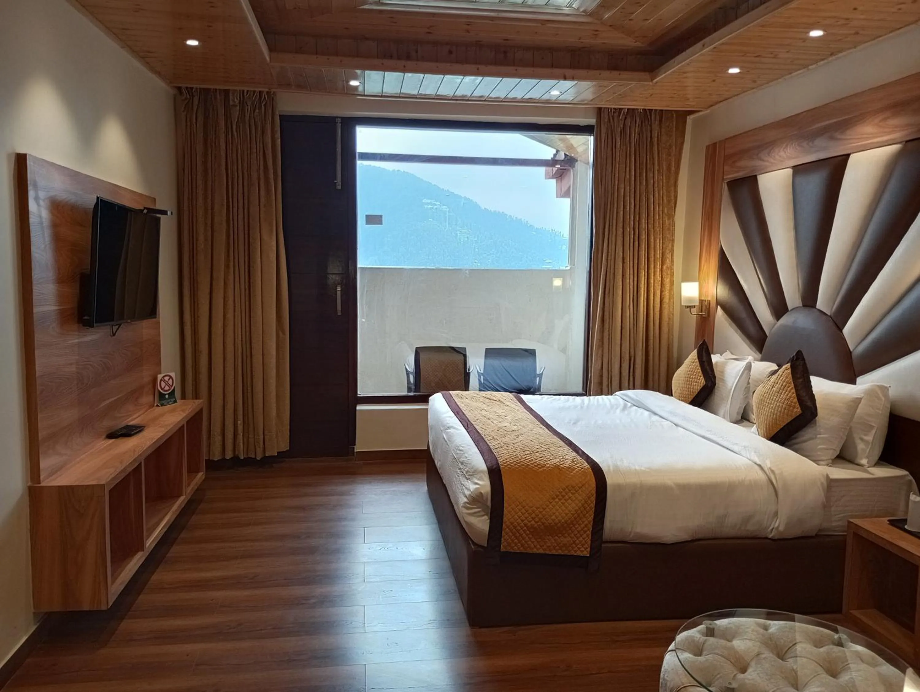 Bed in The Jungle Mountain Retreat