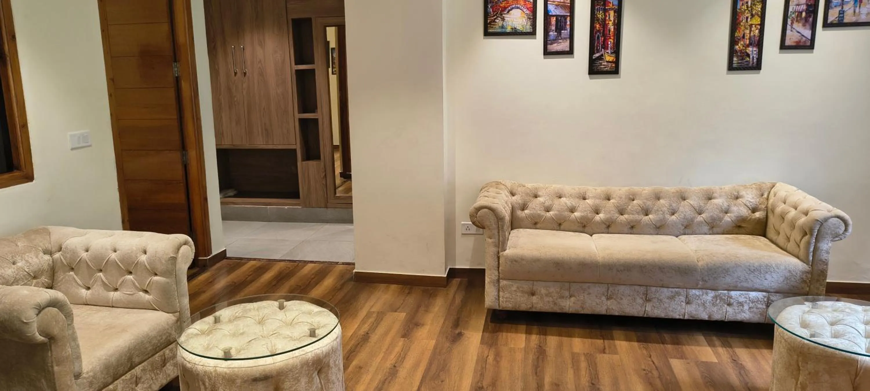 Guests in The Jungle Mountain Retreat