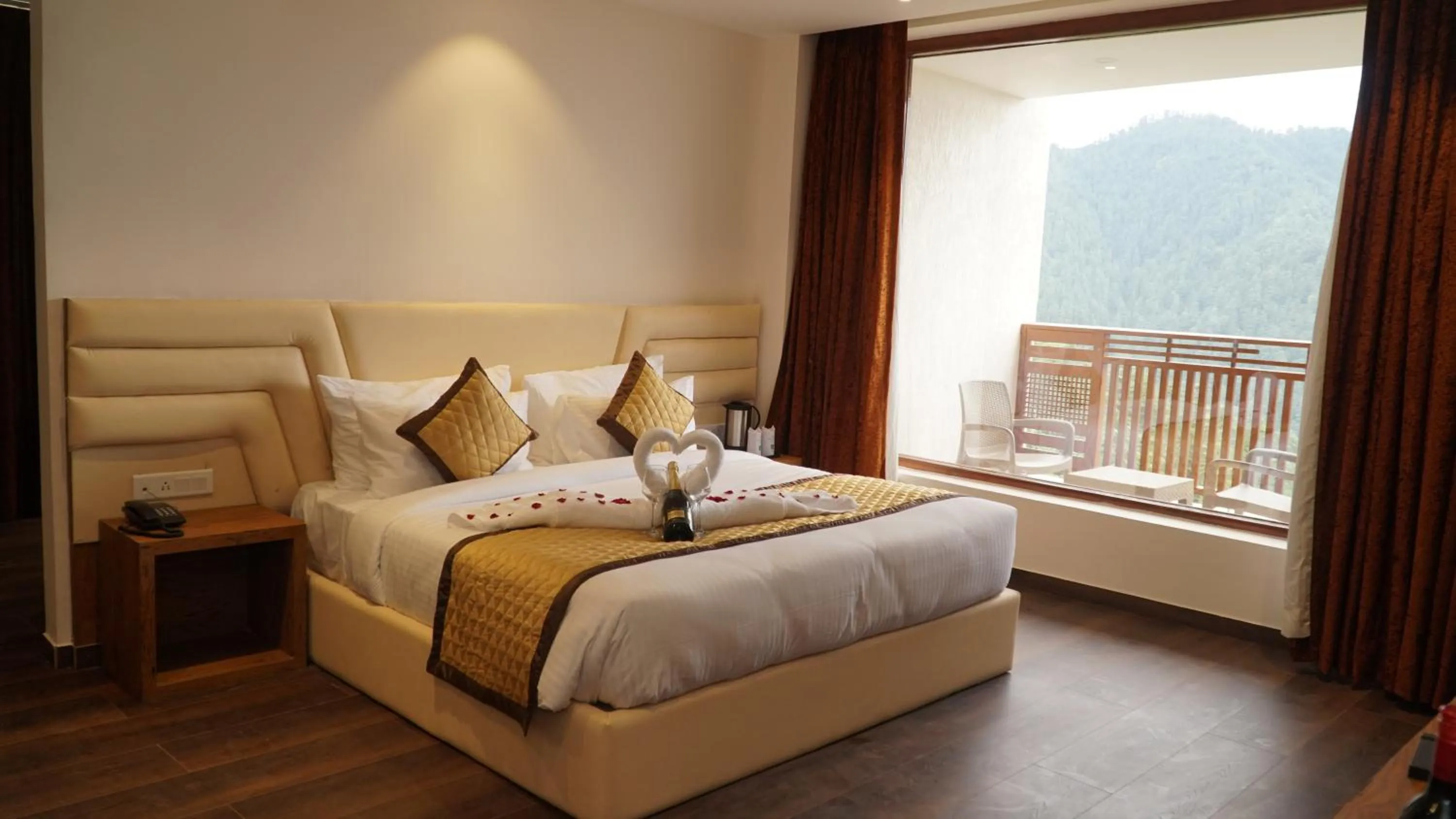 Bed in The Jungle Mountain Retreat