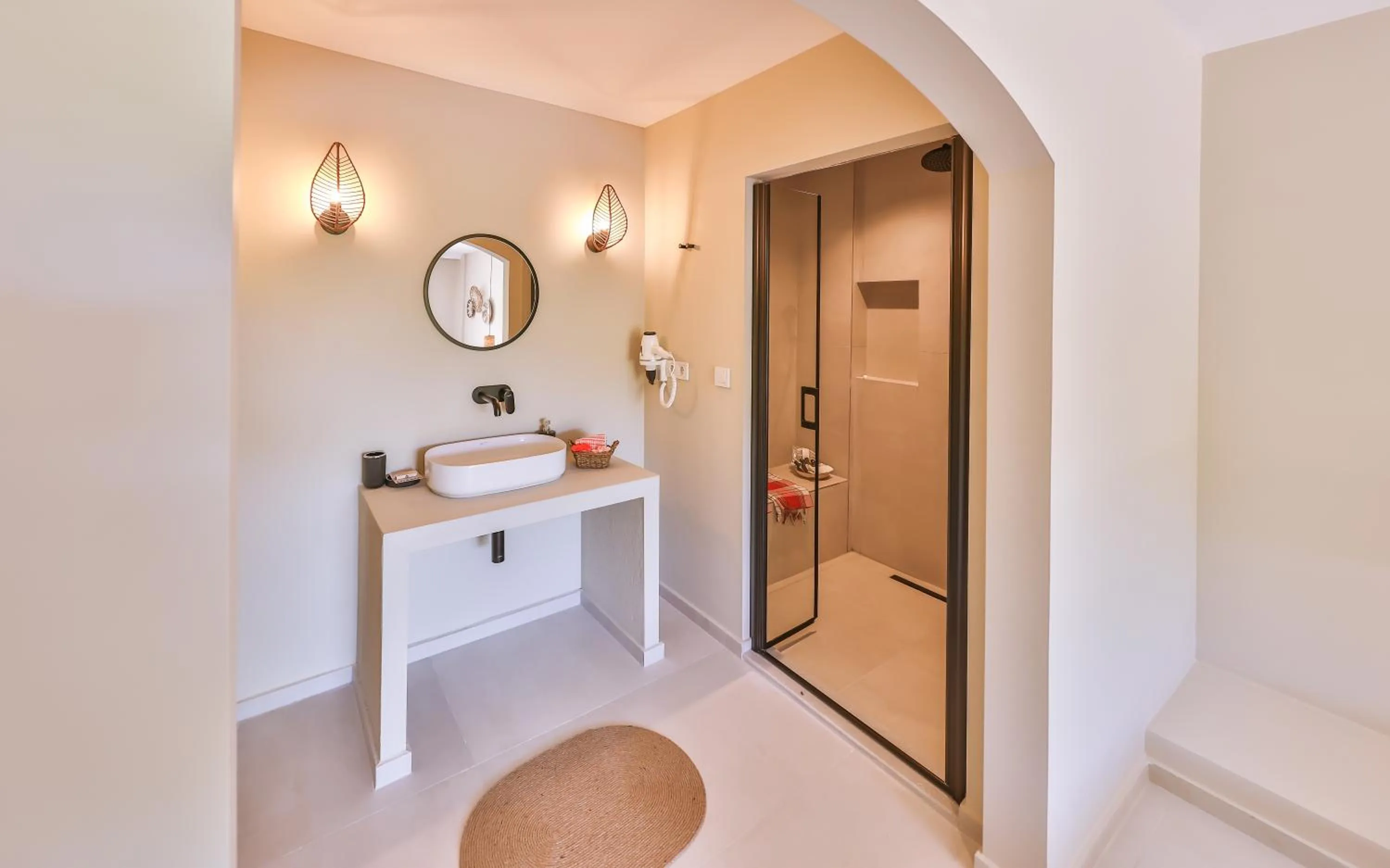 Bathroom in Kairos Hotel