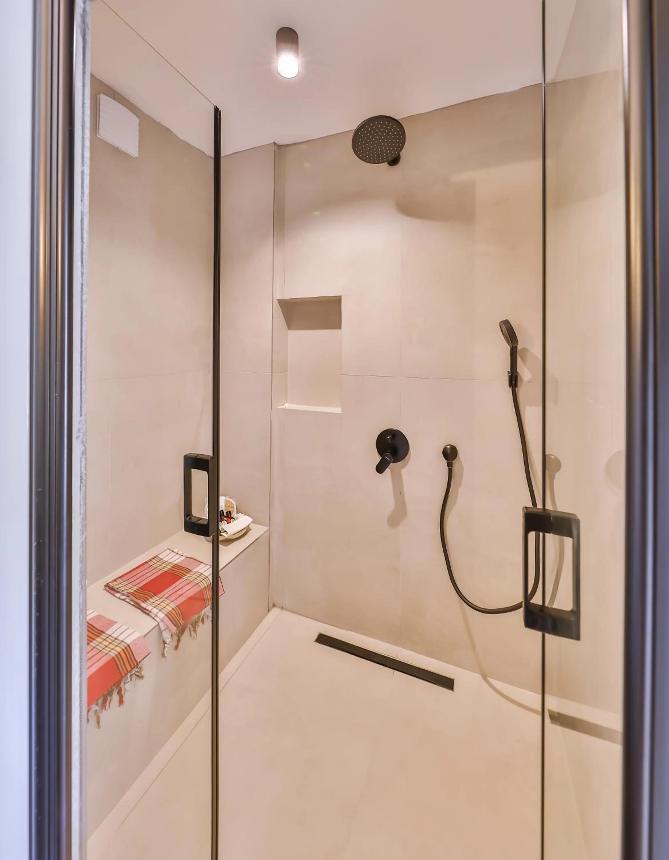 Shower in Kairos Hotel