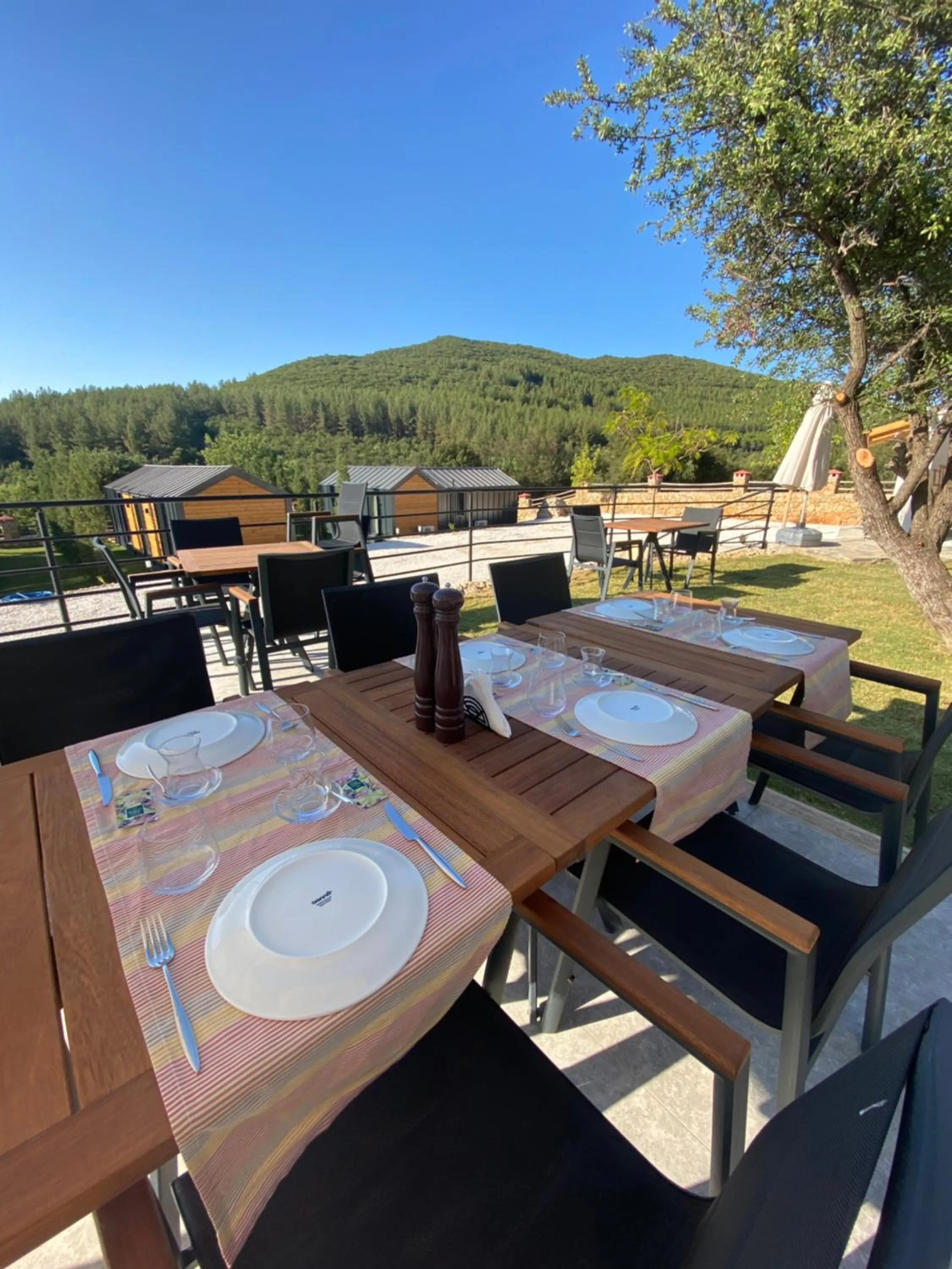 Restaurant/places to eat in Kairos Hotel