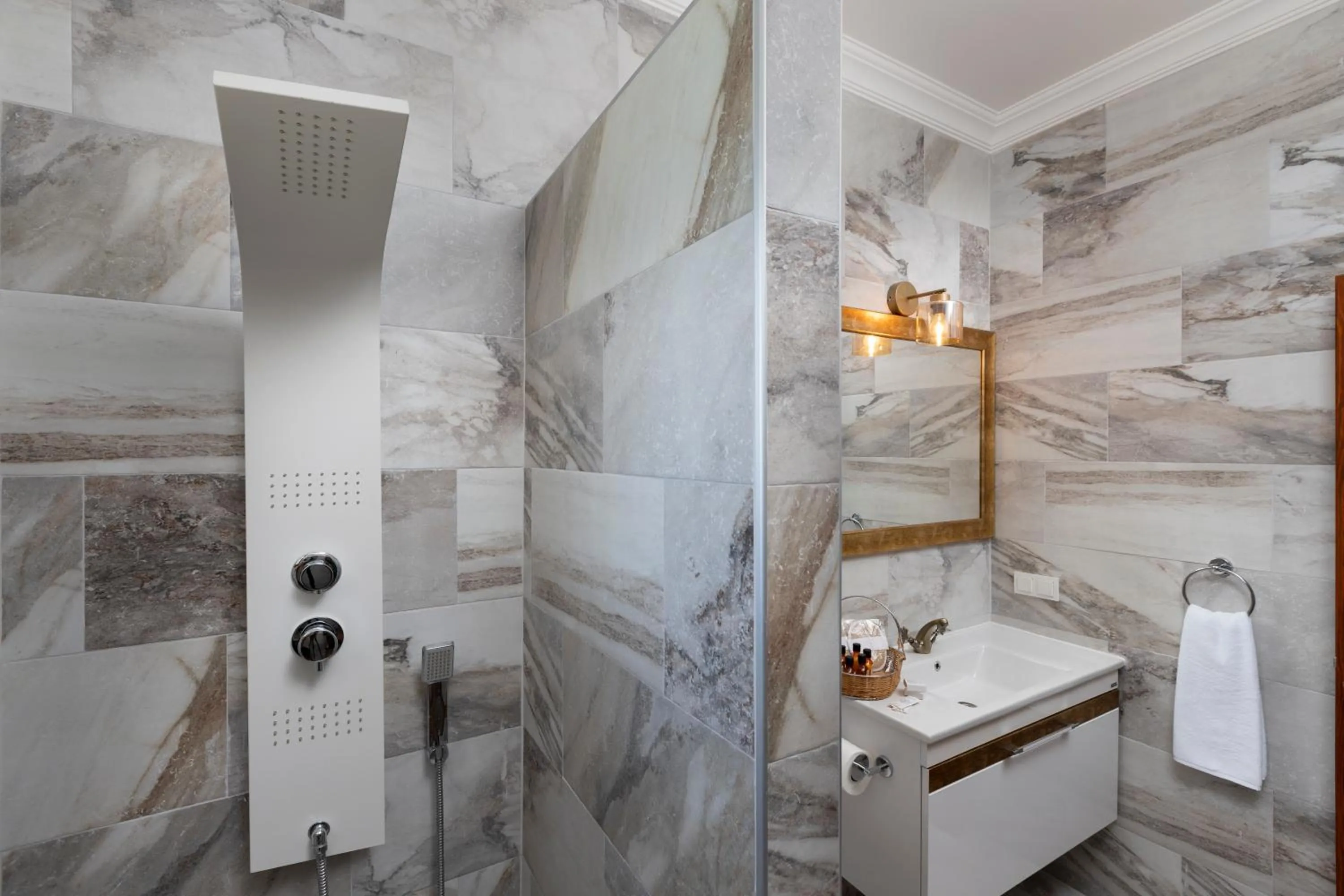 Bathroom in Kairos Hotel