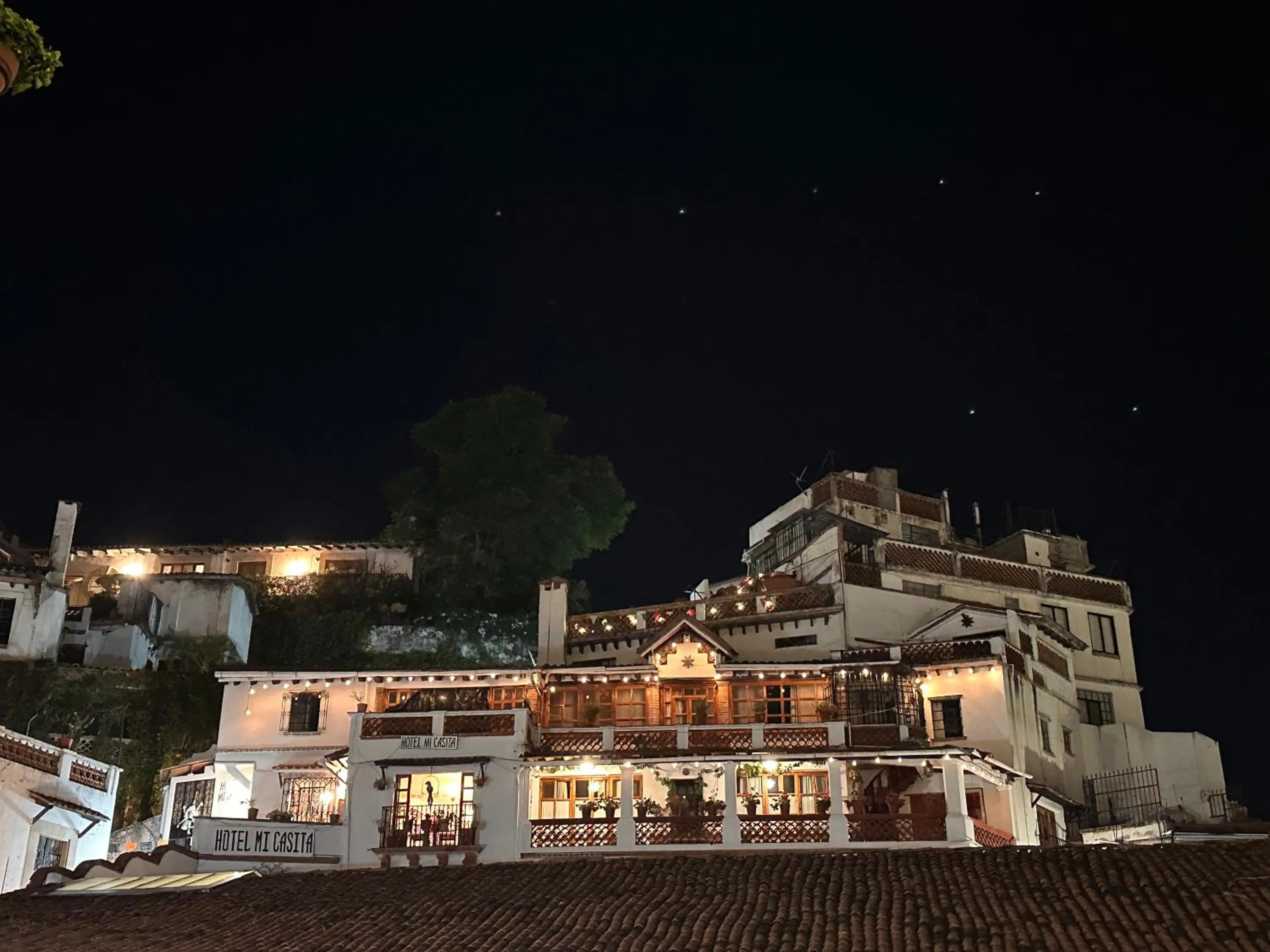 Property building in Hotel Mi Casita