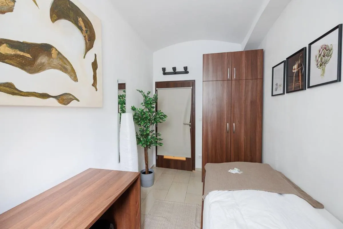 Bed in Vienna City Business Rooms