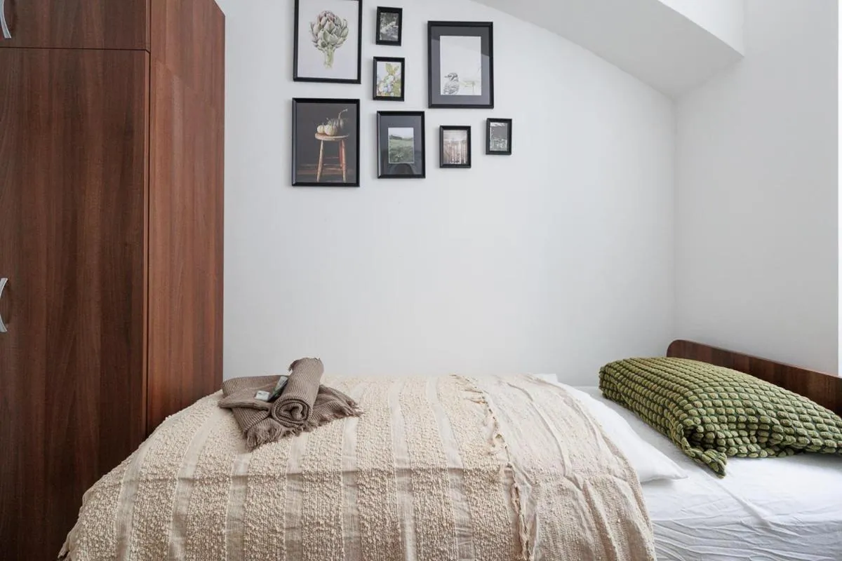 Bed in Vienna City Business Rooms