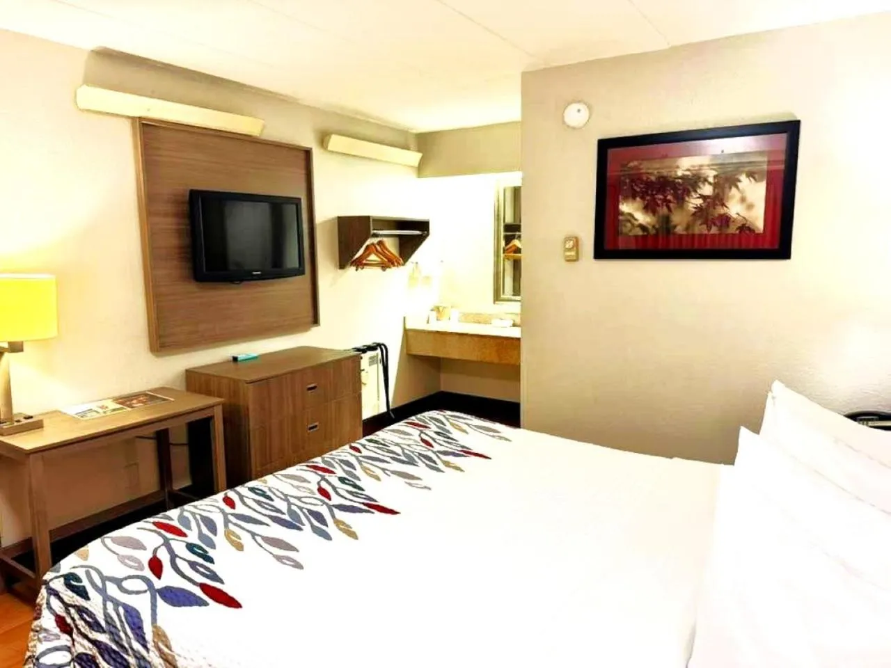 Bed in Red Roof Inn Washington DC - Columbia/Fort Meade