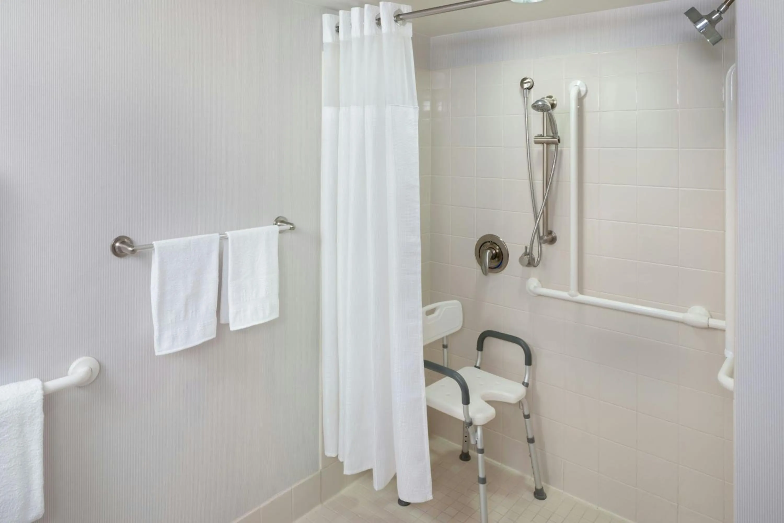 Bathroom in Courtyard by Marriott Miami Airport