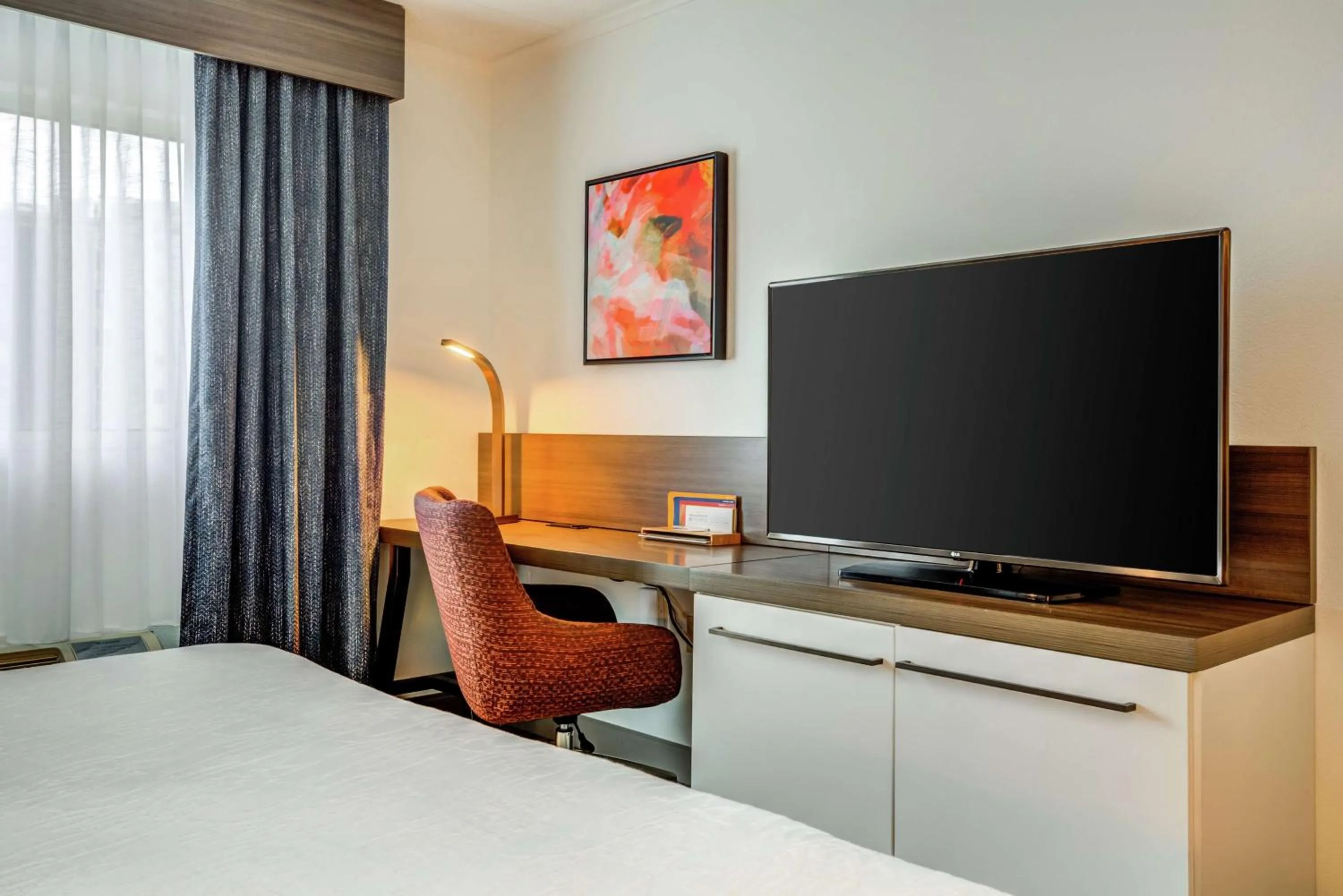 Bedroom, Bed in Hilton Garden Inn Boston Waltham