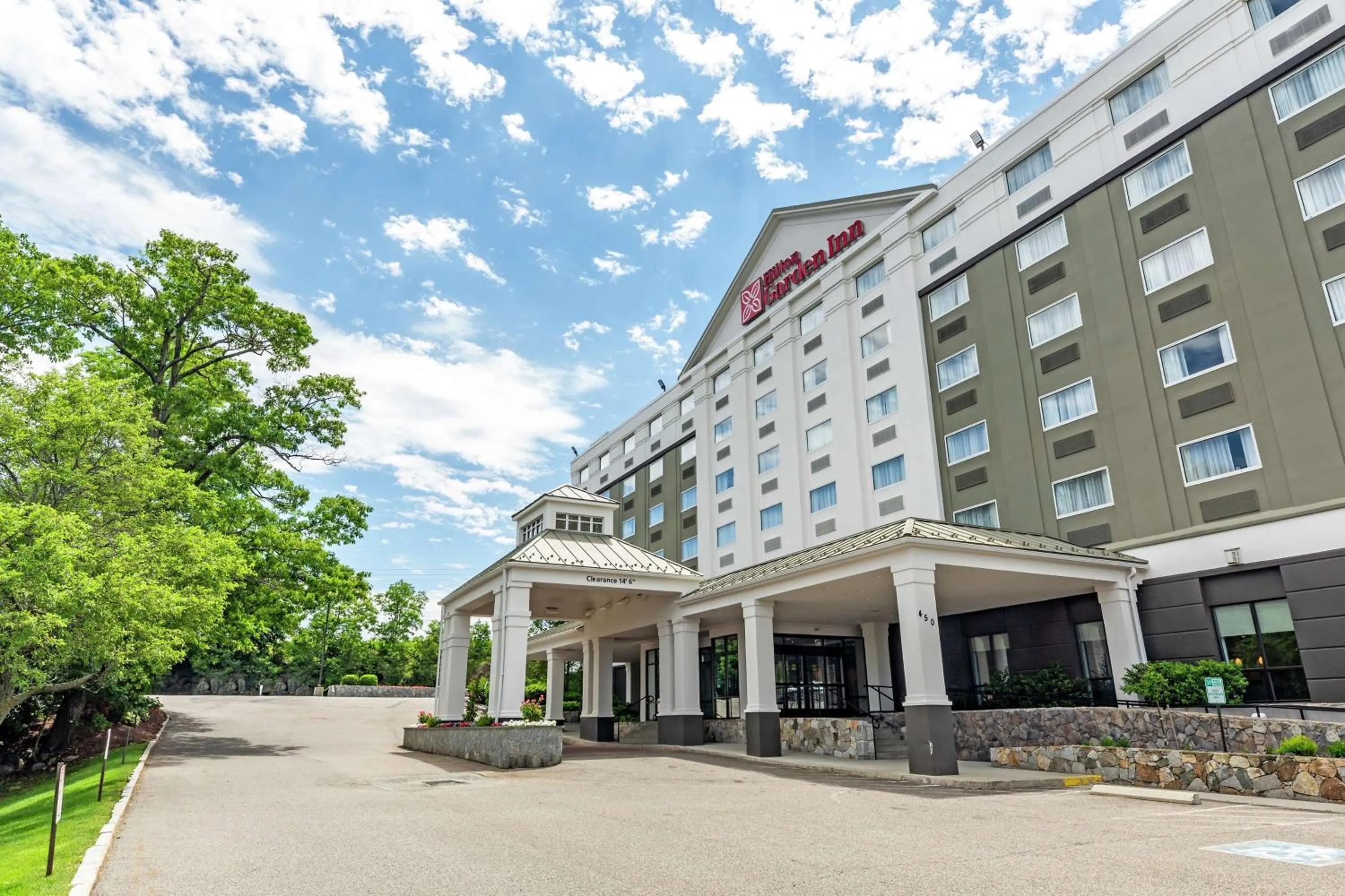 Property building in Hilton Garden Inn Boston Waltham