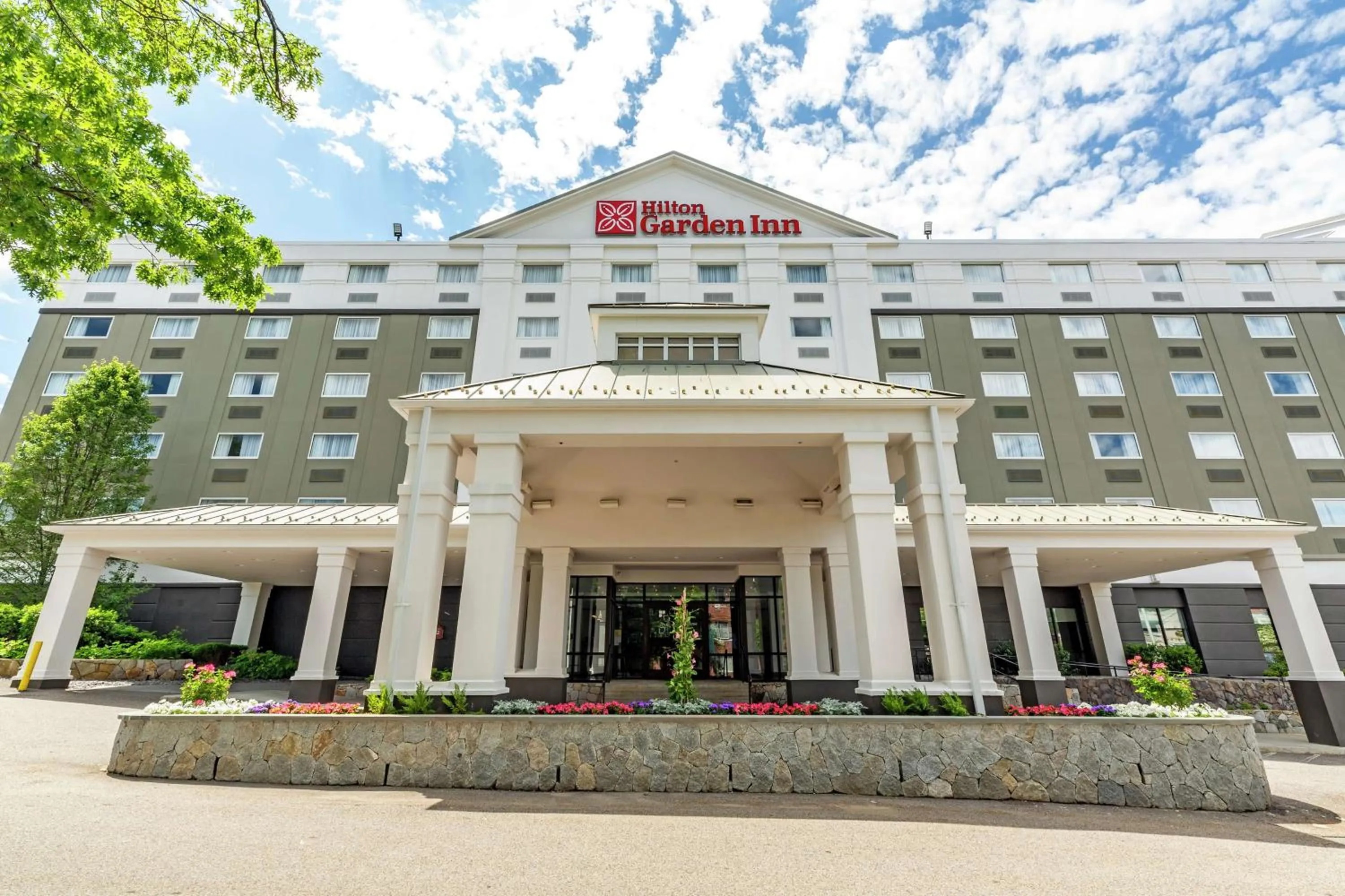 Property building in Hilton Garden Inn Boston Waltham
