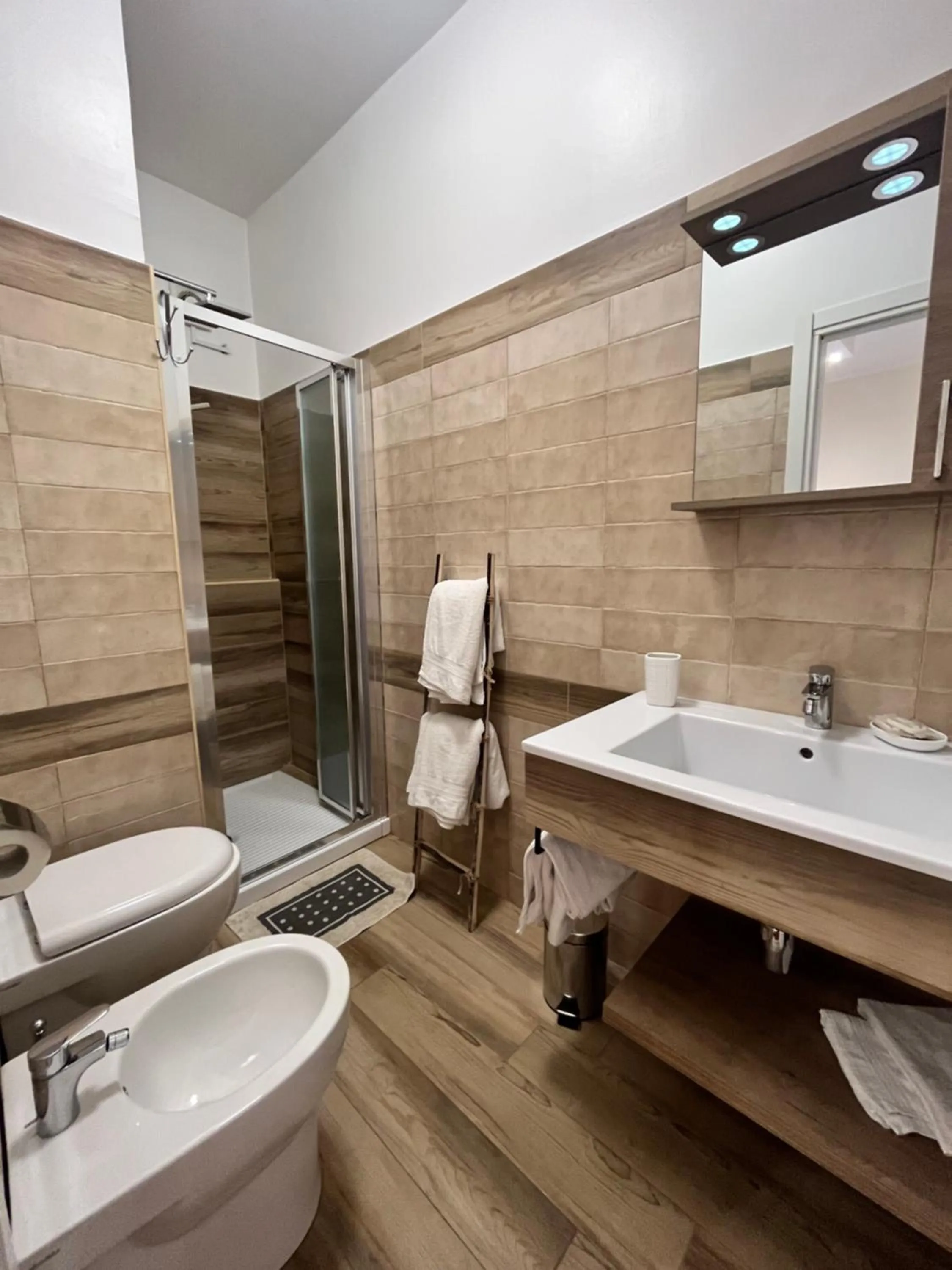 Shower in Donna Viruzza