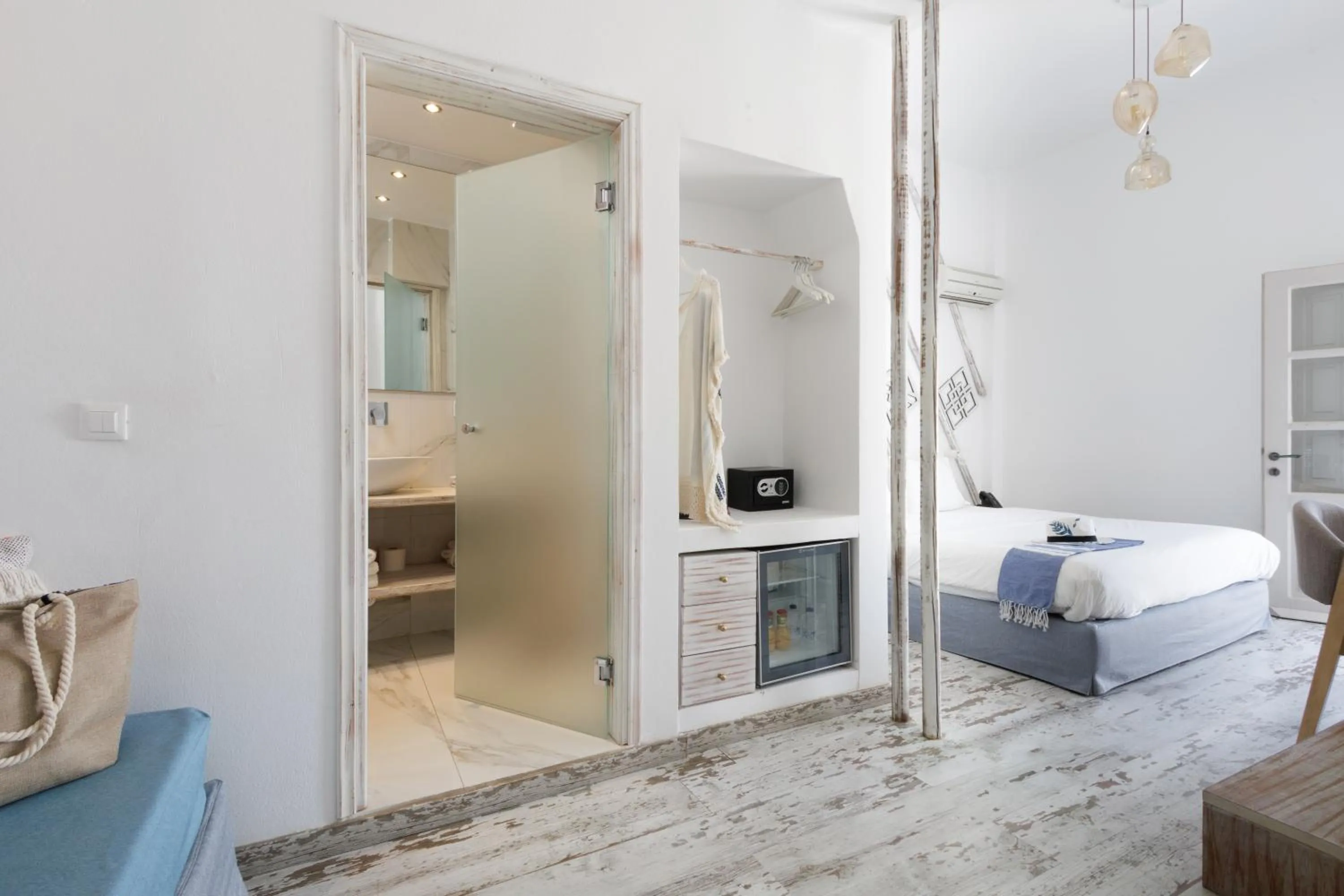 Photo of the whole room in The Museum Project Oia