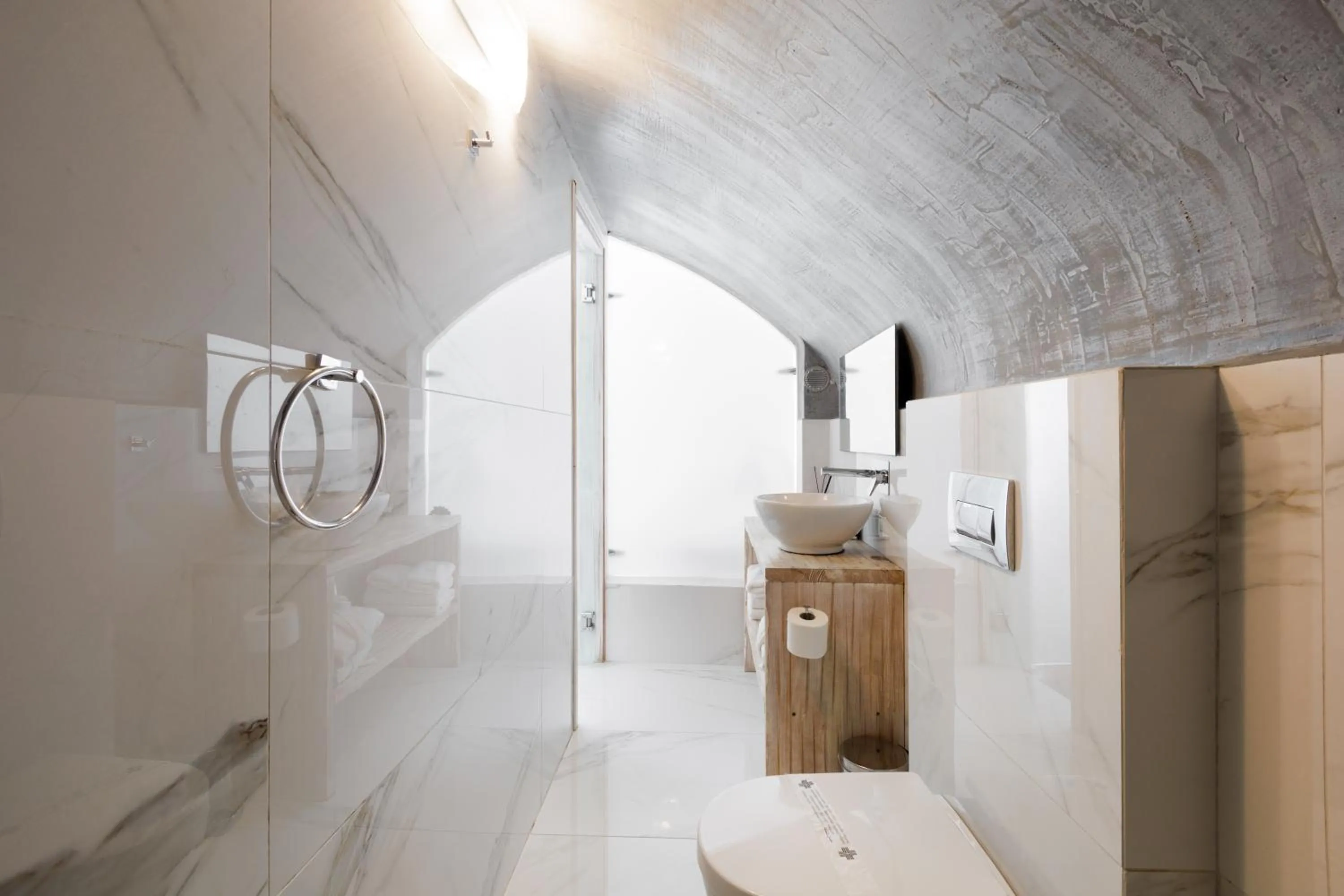 Toilet in The Museum Project Oia