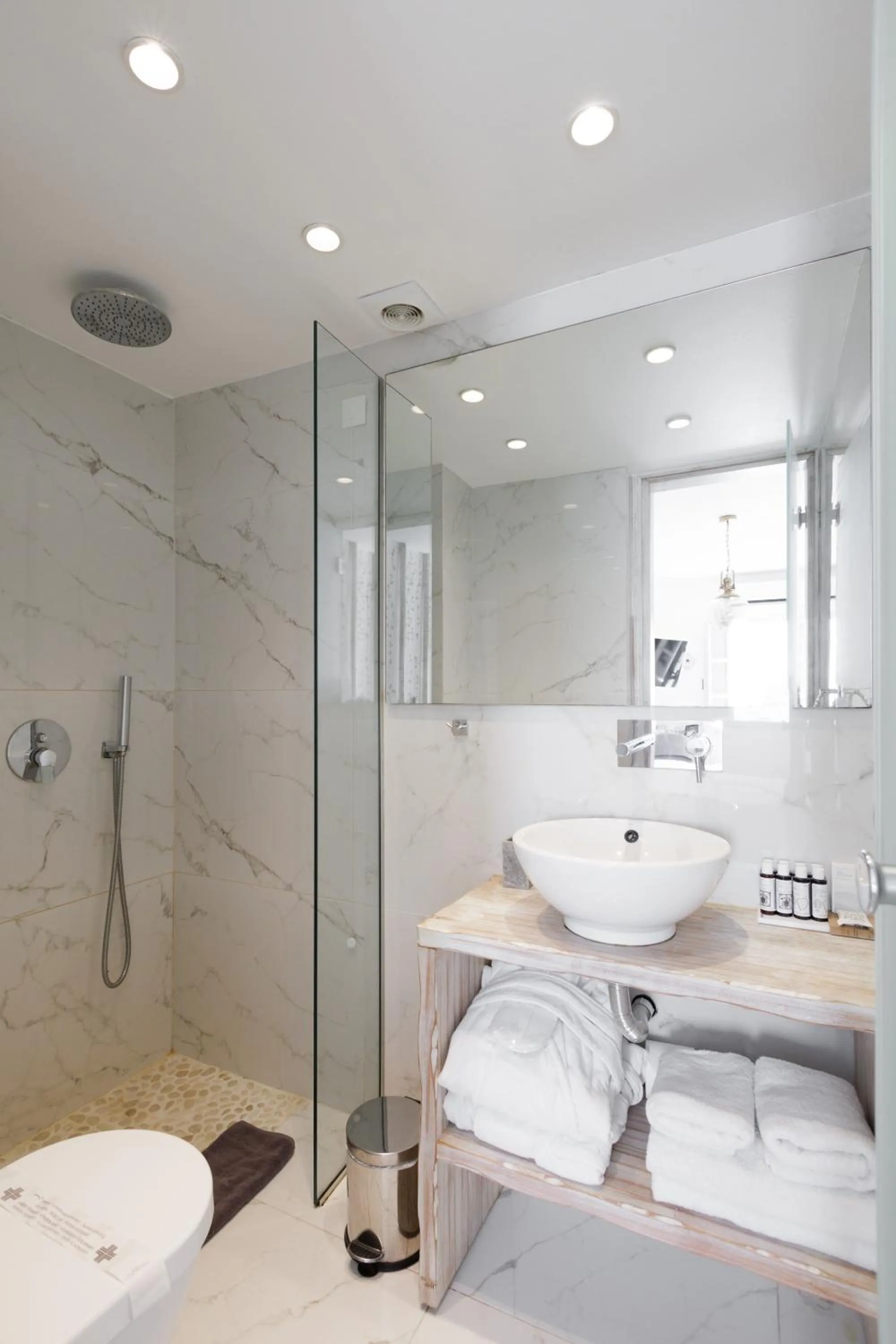 Shower in The Museum Project Oia