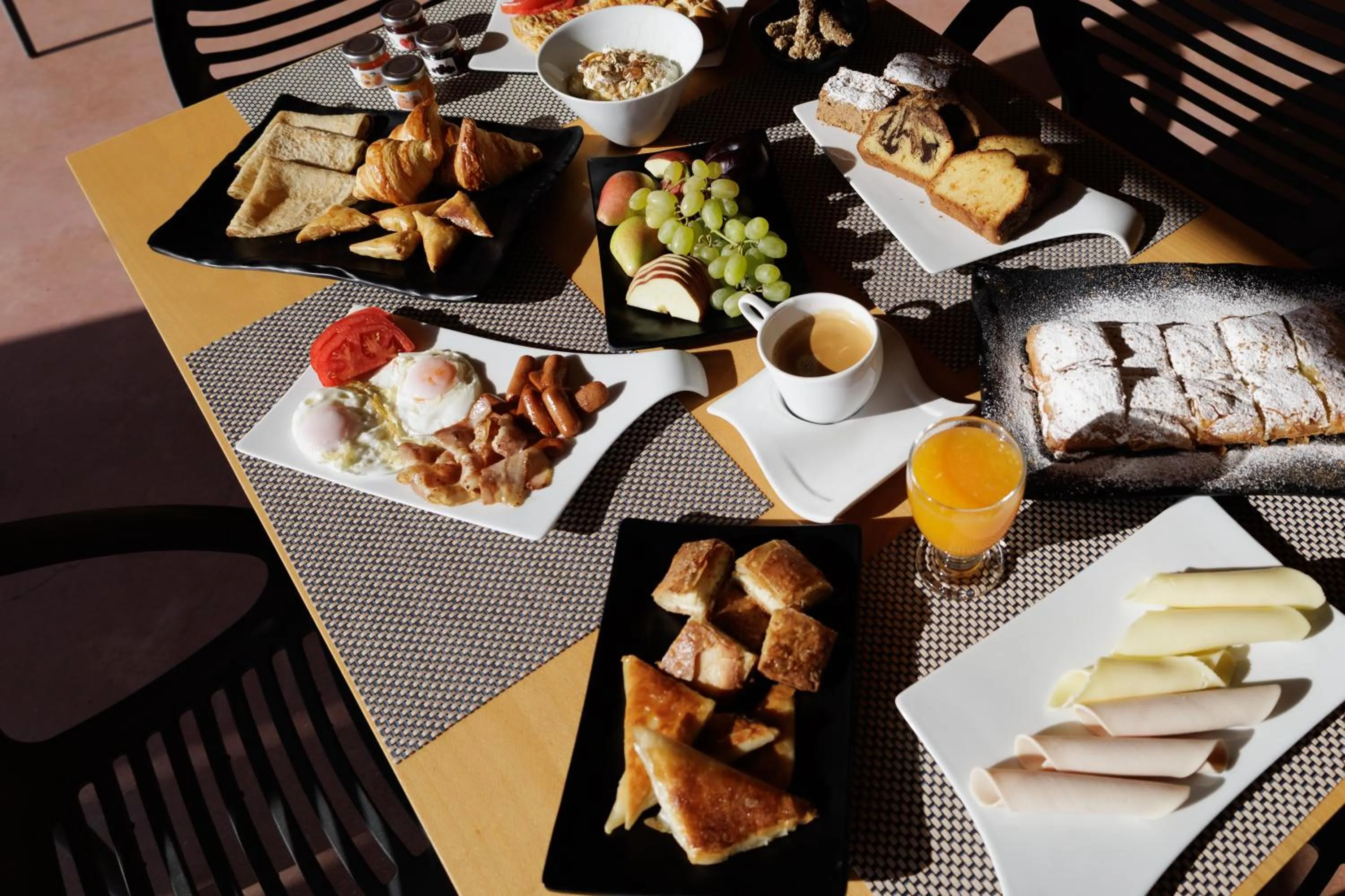 Breakfast in The Museum Project Oia