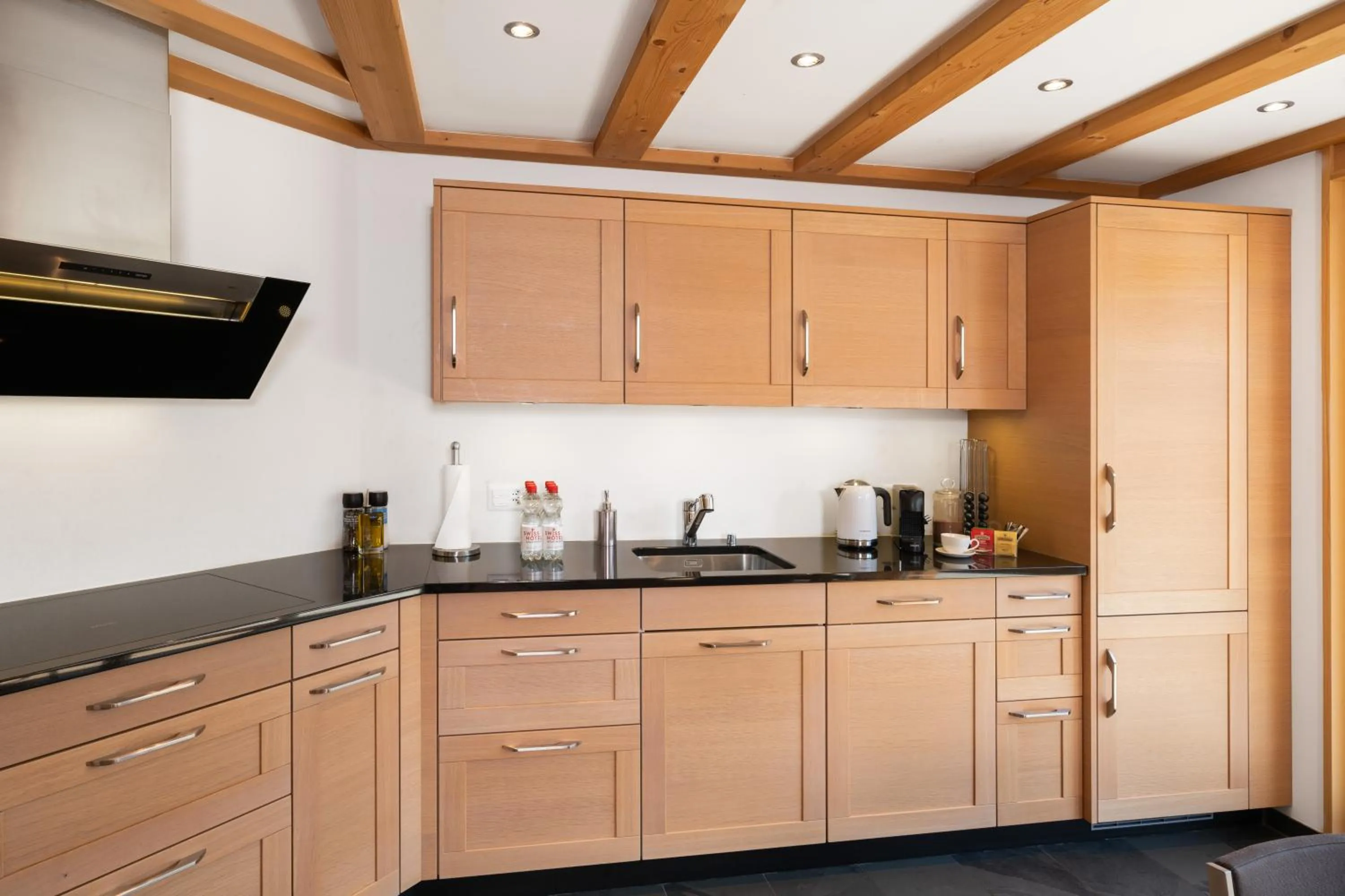 Kitchen or kitchenette in Chalet Alia and Apartments-Grindelwald by Swiss Hotel Apartments