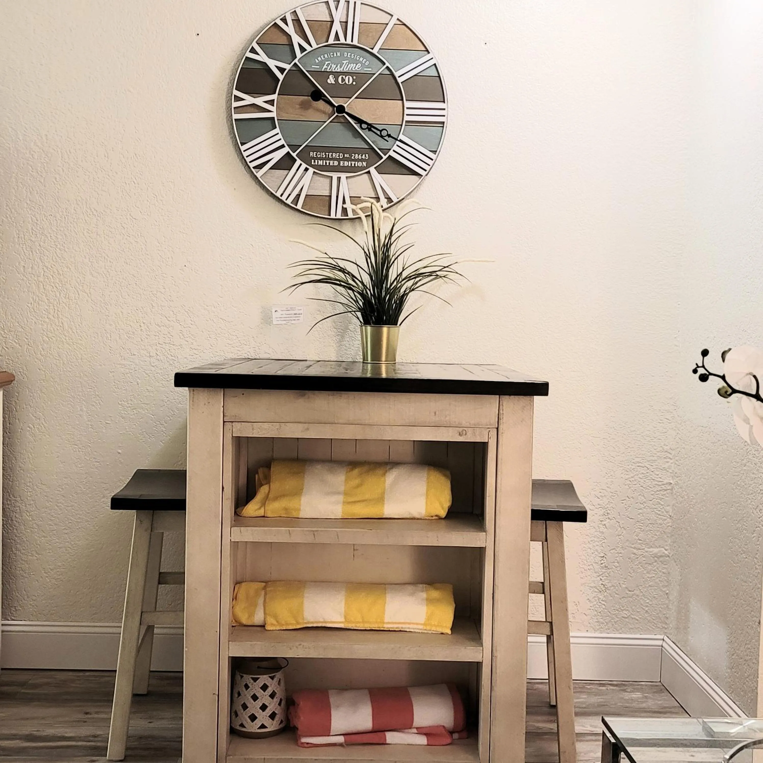 Dining area in Stay ON the beach! Wonderful location!