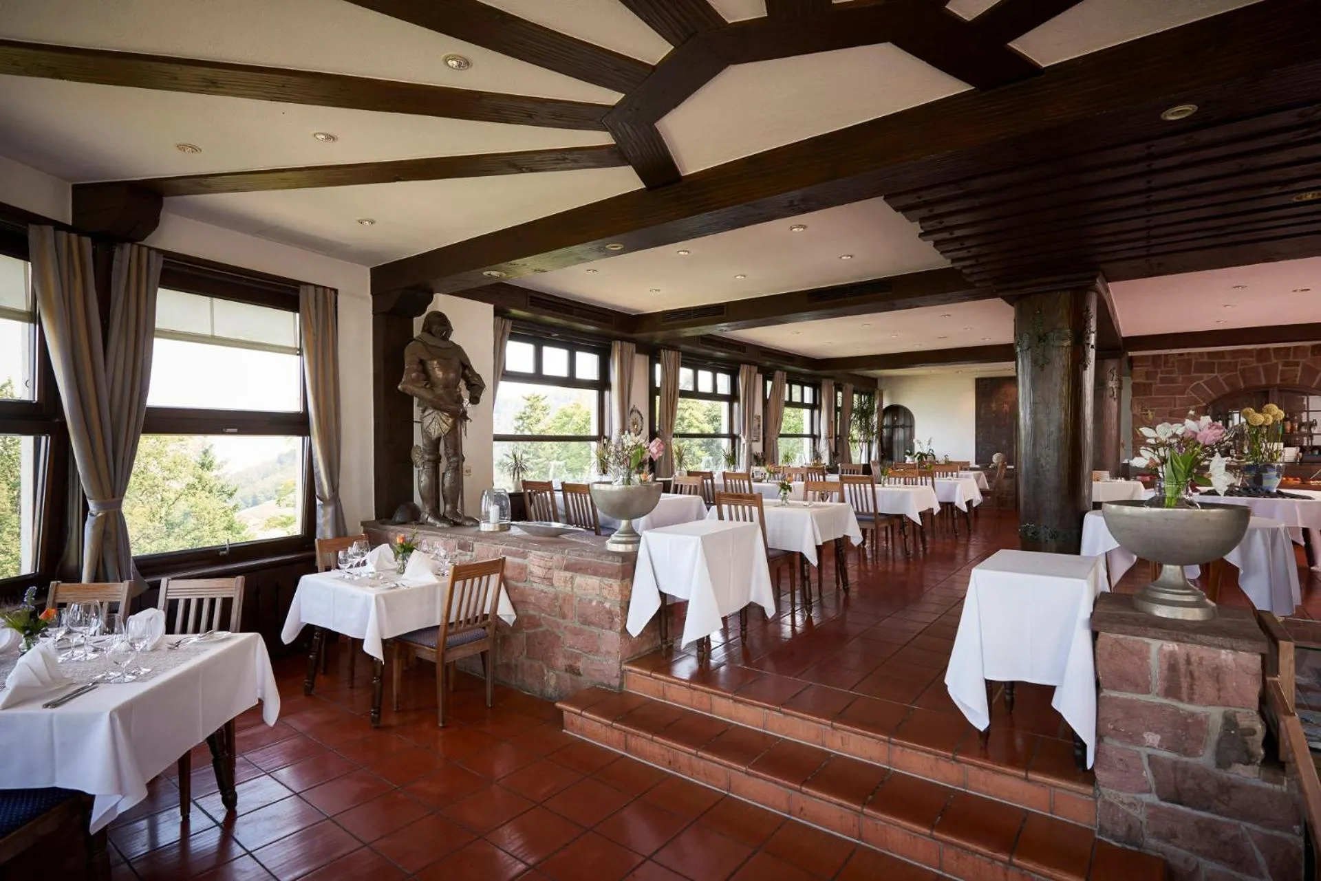 Restaurant/places to eat in Burg Windeck ***S