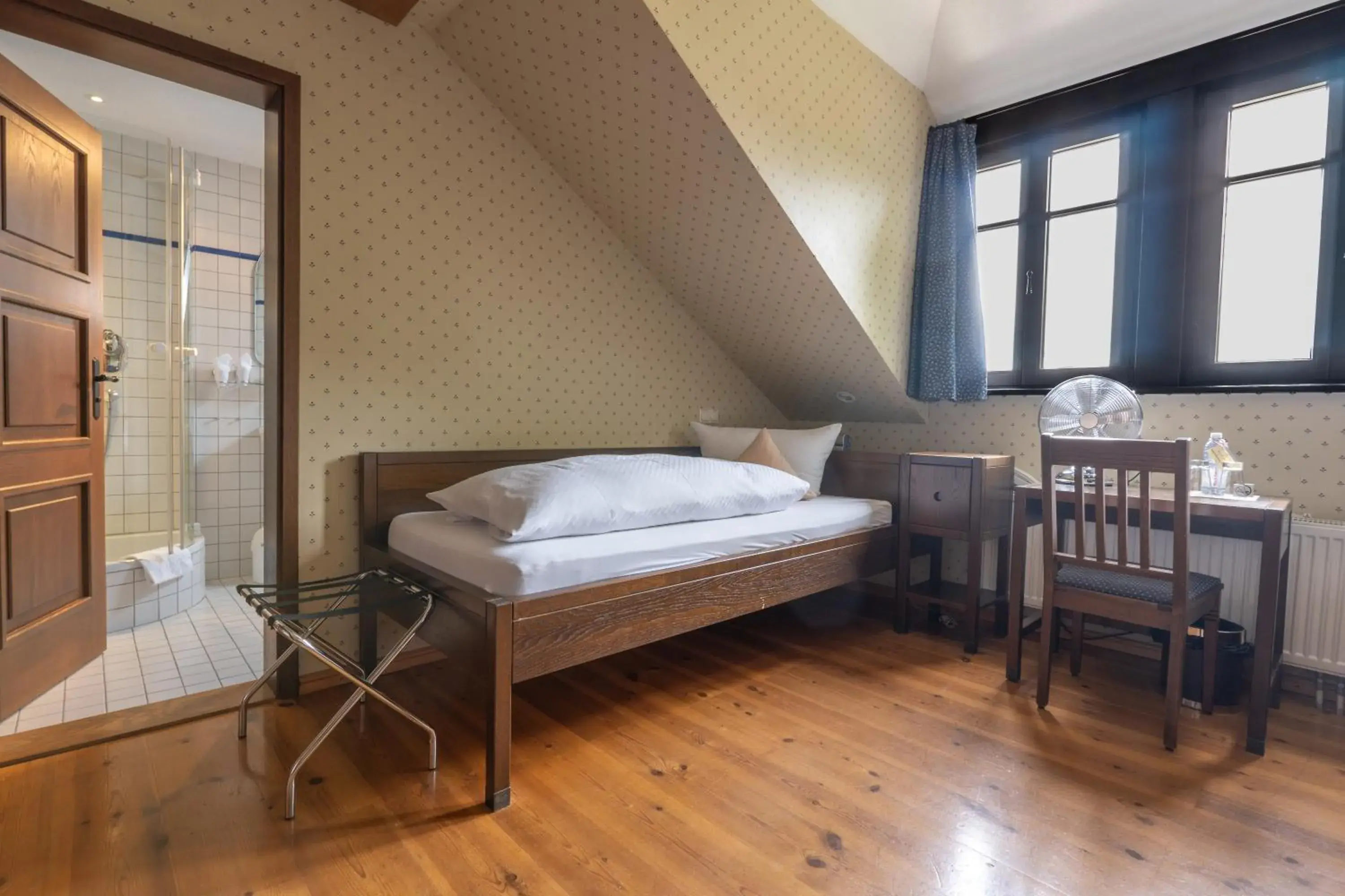 Single Room in Burg Windeck ***S Single Room in Burg Windeck ***S